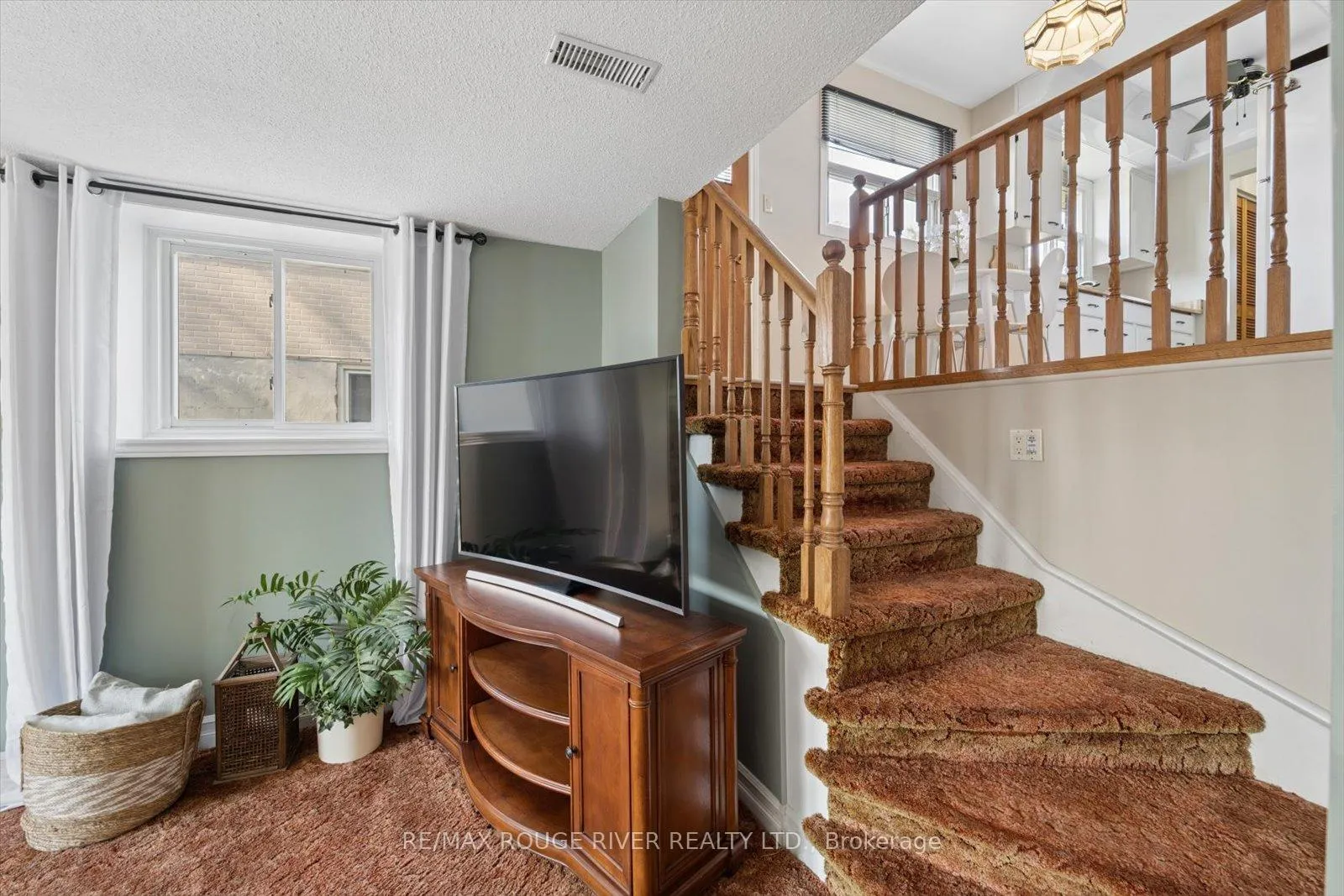 Photo 18 of 672 Pleasant Street, Pickering, Bay Ridges — HOMEH