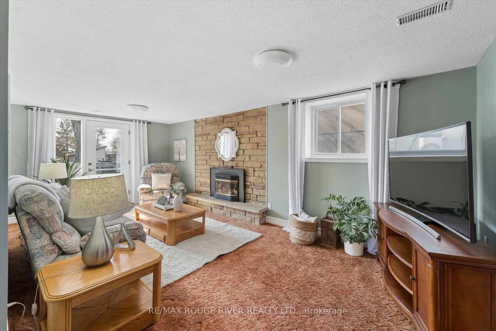 Photo 19 of 672 Pleasant Street, Pickering, Bay Ridges — HOMEH