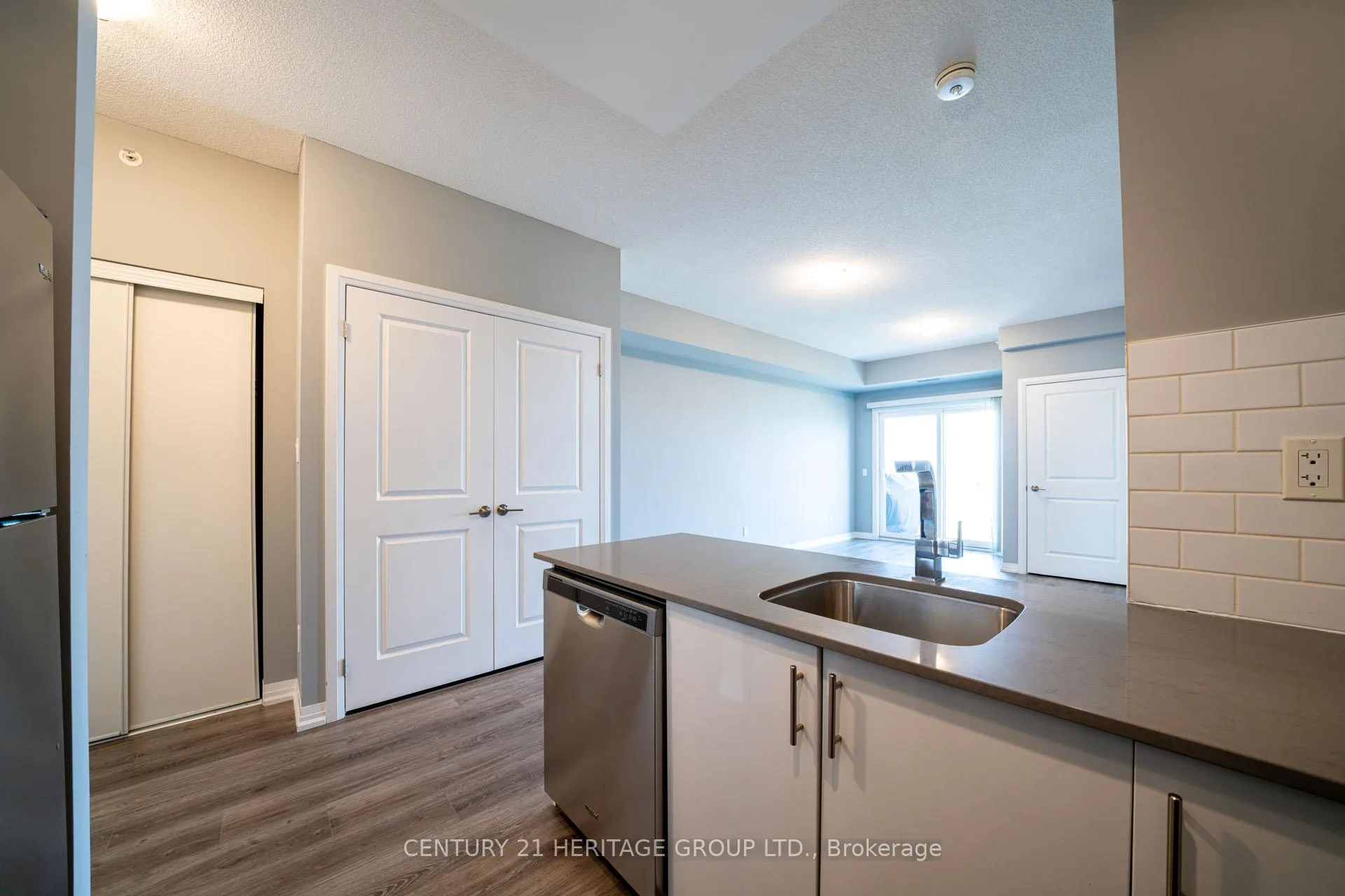 Photo 10 of Unit 607, 295 Cundles Road, Barrie, Alliance — HOMEH