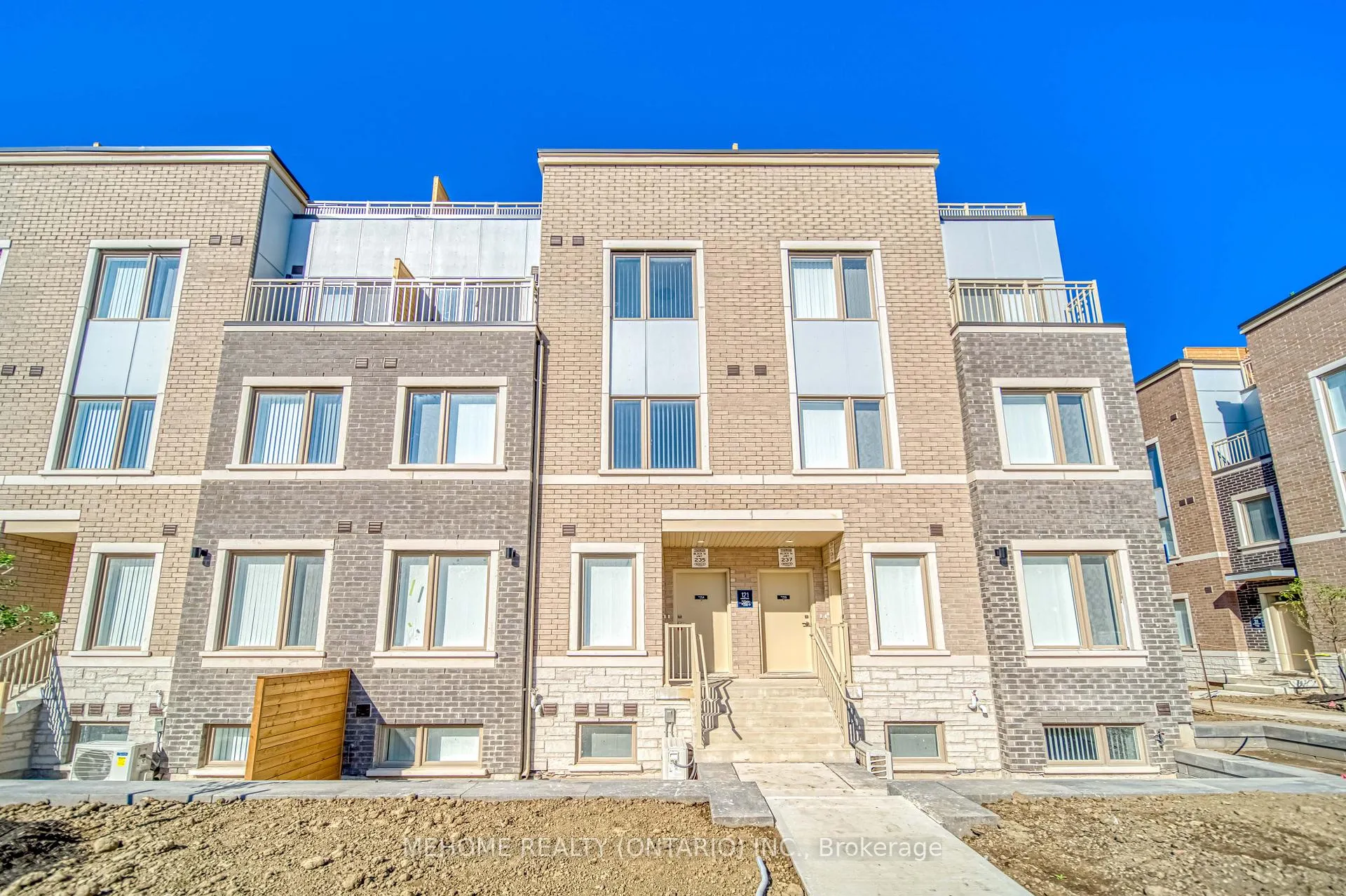 Photo 1 of Unit 254, 121 Honeycrisp Crest Way, Vaughan, Vaughan Corporate Centre — HOMEH