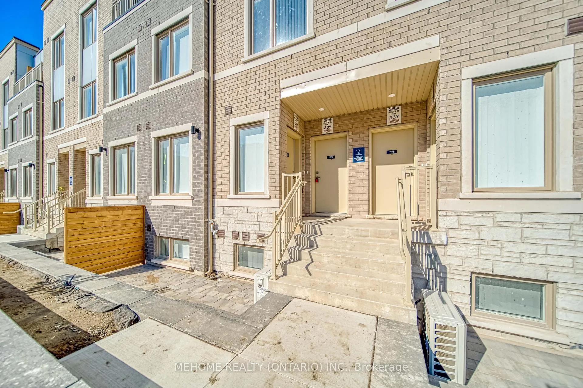 Photo 2 of Unit 254, 121 Honeycrisp Crest Way, Vaughan, Vaughan Corporate Centre — HOMEH