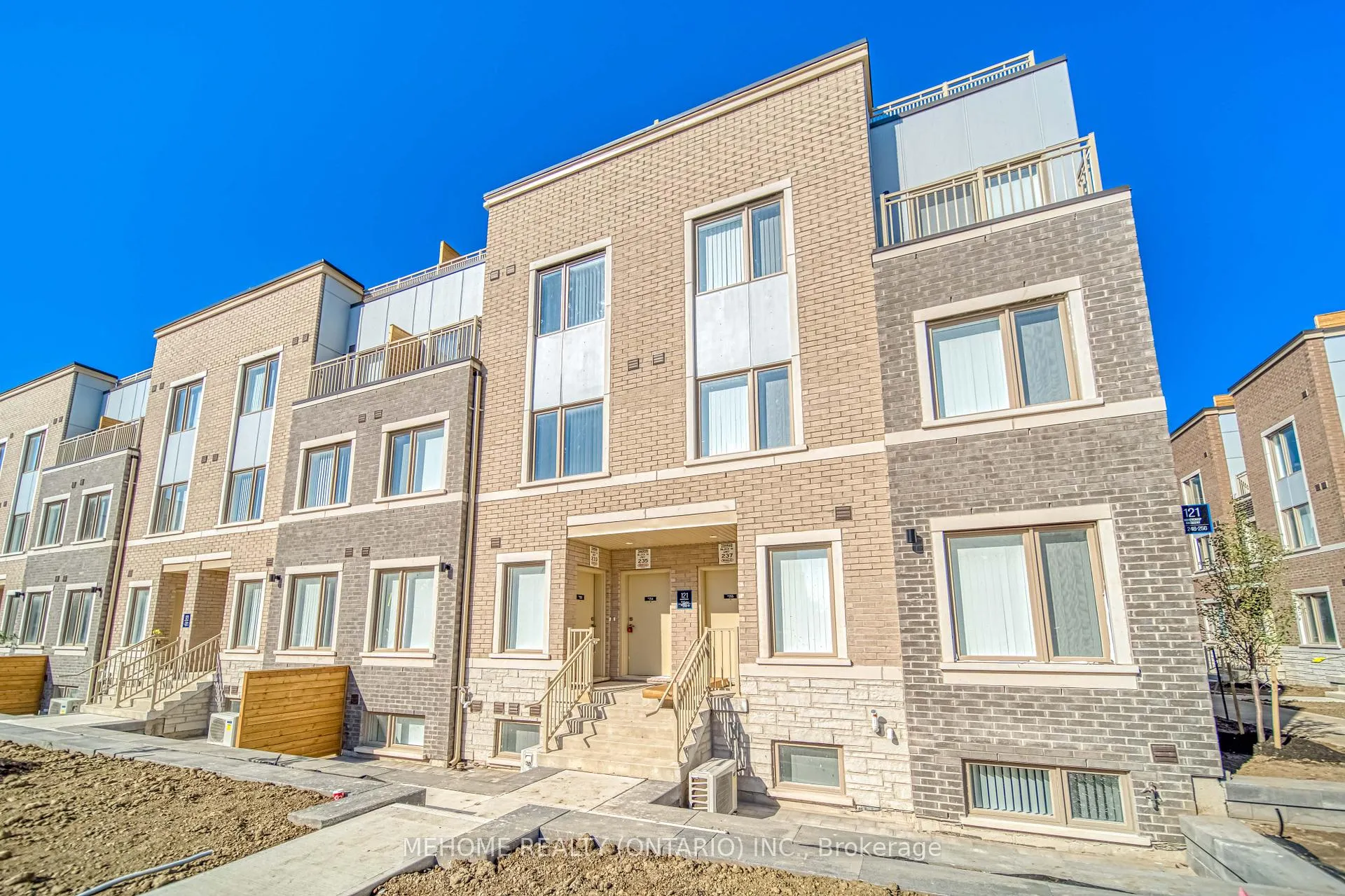 Photo 3 of Unit 254, 121 Honeycrisp Crest Way, Vaughan, Vaughan Corporate Centre — HOMEH