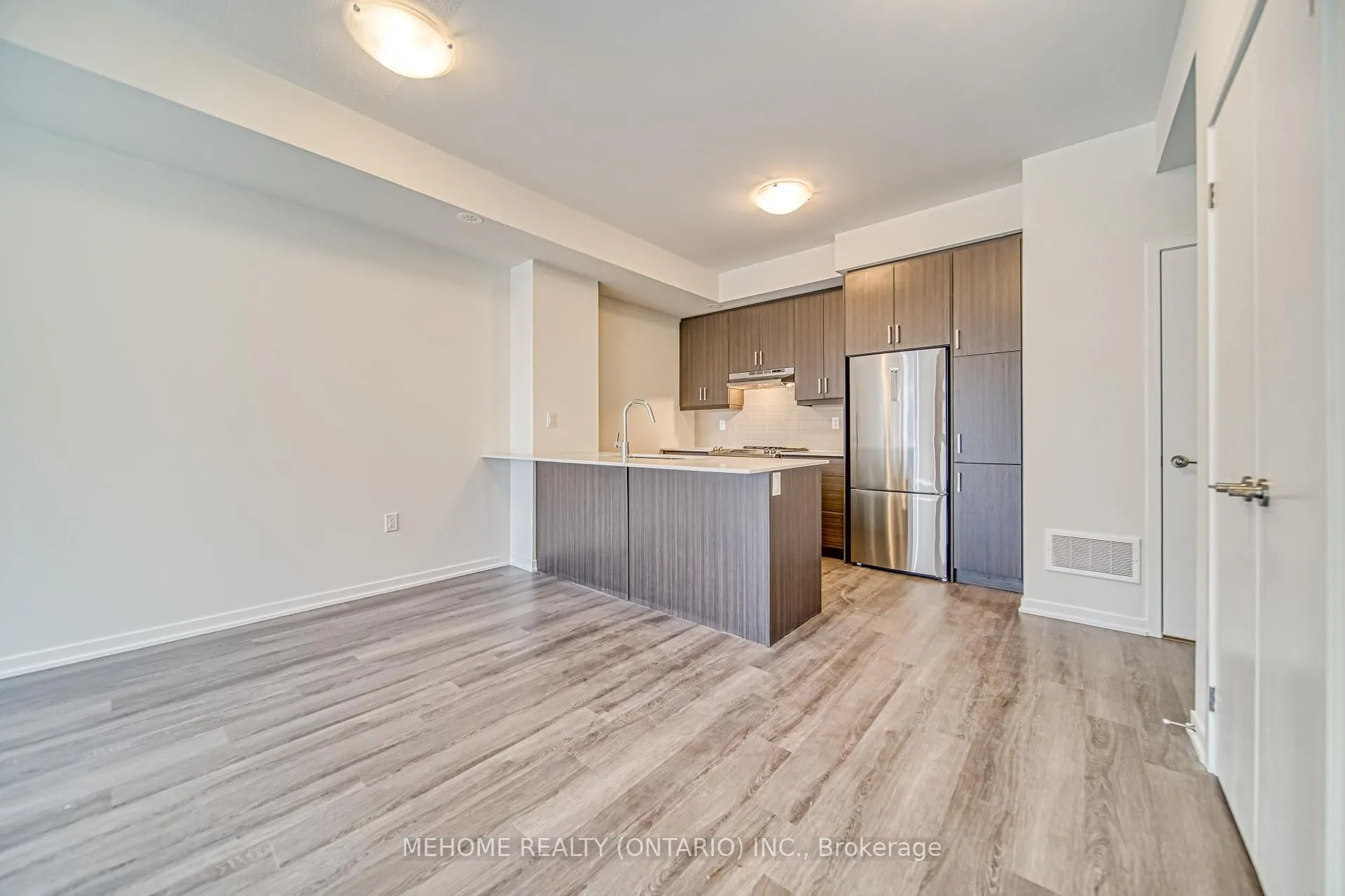 Photo 7 of Unit 254, 121 Honeycrisp Crest Way, Vaughan, Vaughan Corporate Centre — HOMEH