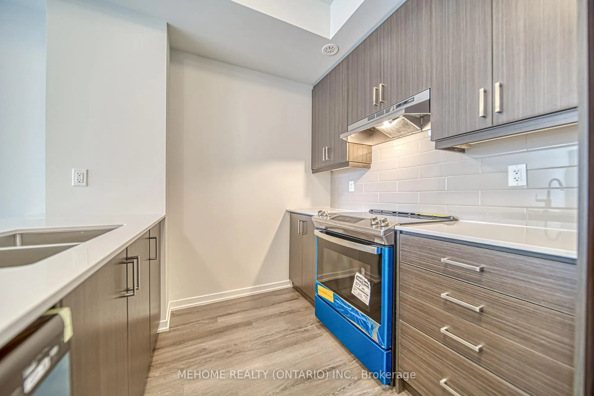 Photo 11 of Unit 254, 121 Honeycrisp Crest Way, Vaughan, Vaughan Corporate Centre — HOMEH