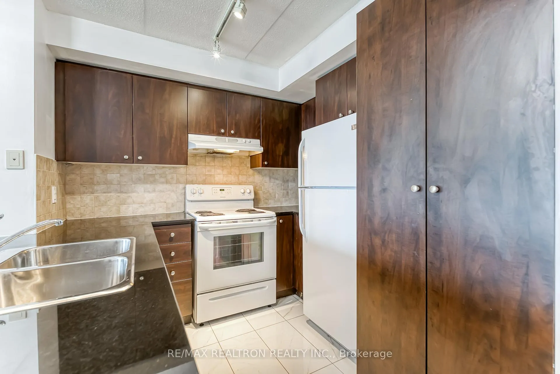 Photo 6 of Unit 310, 4600 Steeles Avenue E, Markham, Milliken Mills East — HOMEH