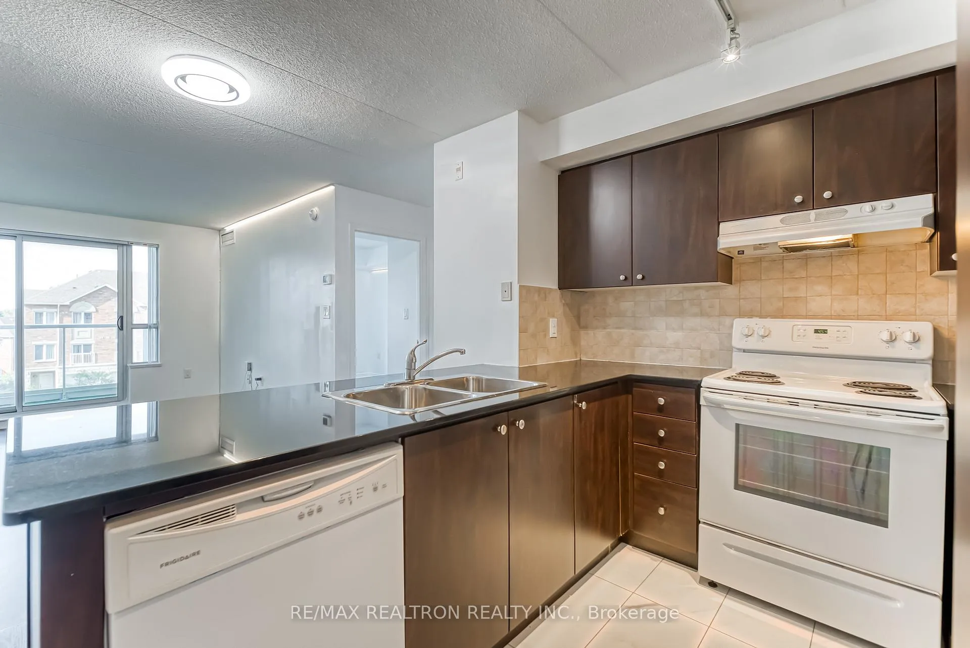 Photo 8 of Unit 310, 4600 Steeles Avenue E, Markham, Milliken Mills East — HOMEH
