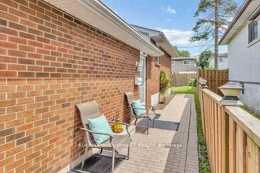 Photo 2 of 49 Dreyer Drive E, Ajax, South East — HOMEH