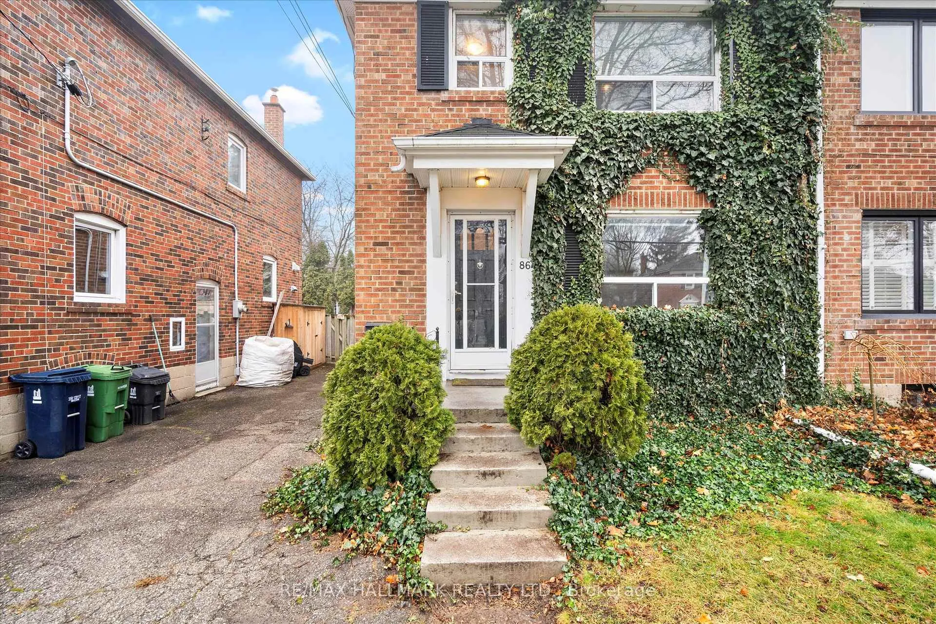 Photo 3 of 86 Thursfield Crescent, Toronto, Leaside — HOMEH
