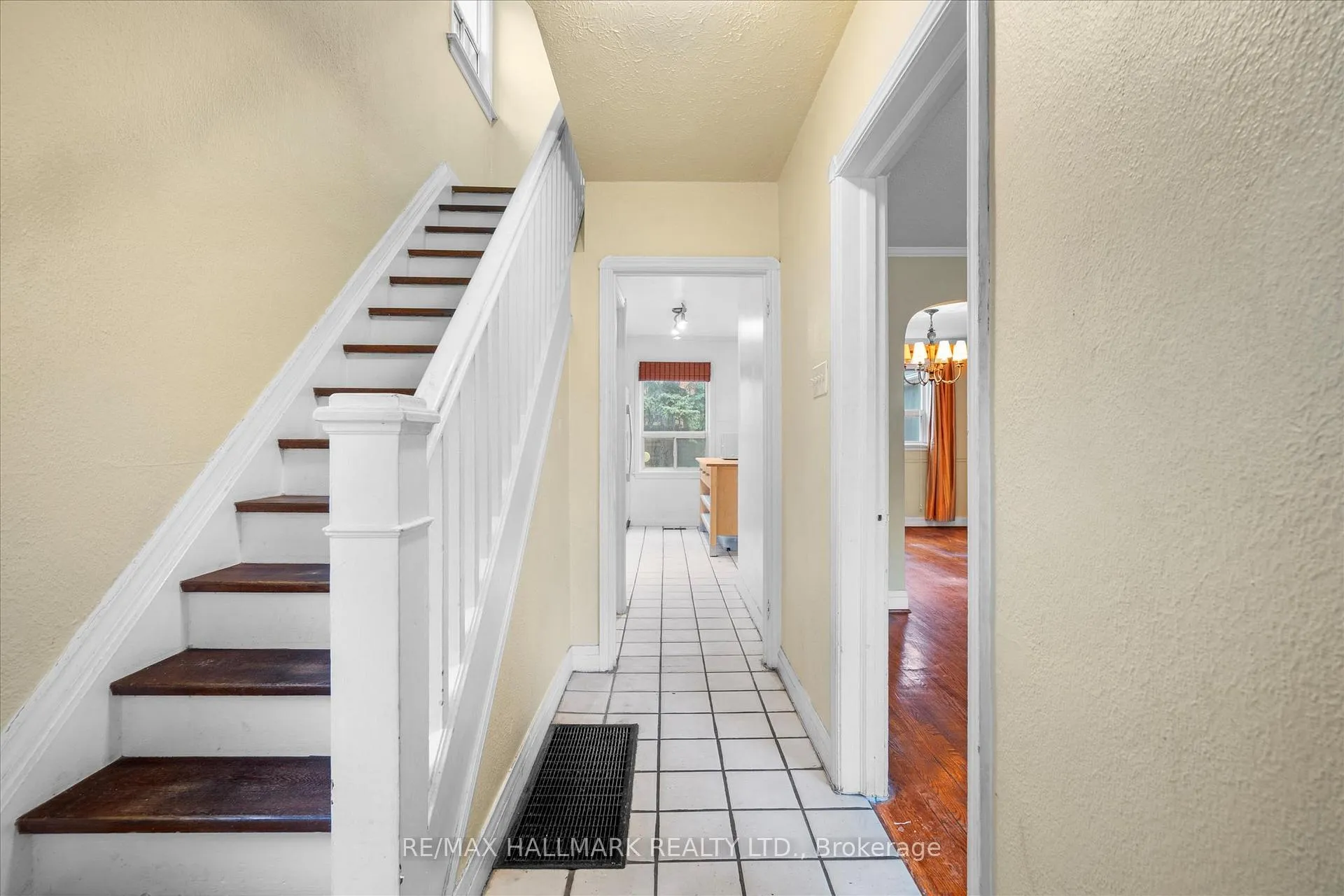 Photo 5 of 86 Thursfield Crescent, Toronto, Leaside — HOMEH