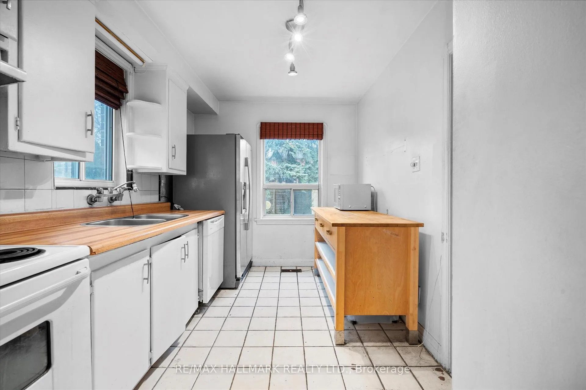 Photo 8 of 86 Thursfield Crescent, Toronto, Leaside — HOMEH