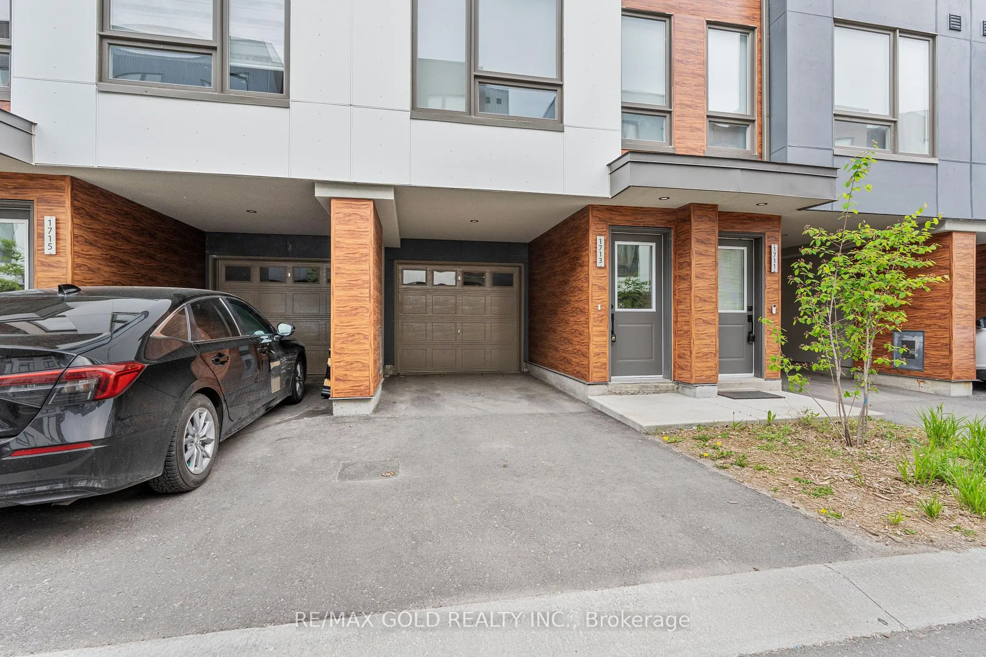Photo 2 of 1713 Pleasure Valley Path, Oshawa, Samac — HOMEH