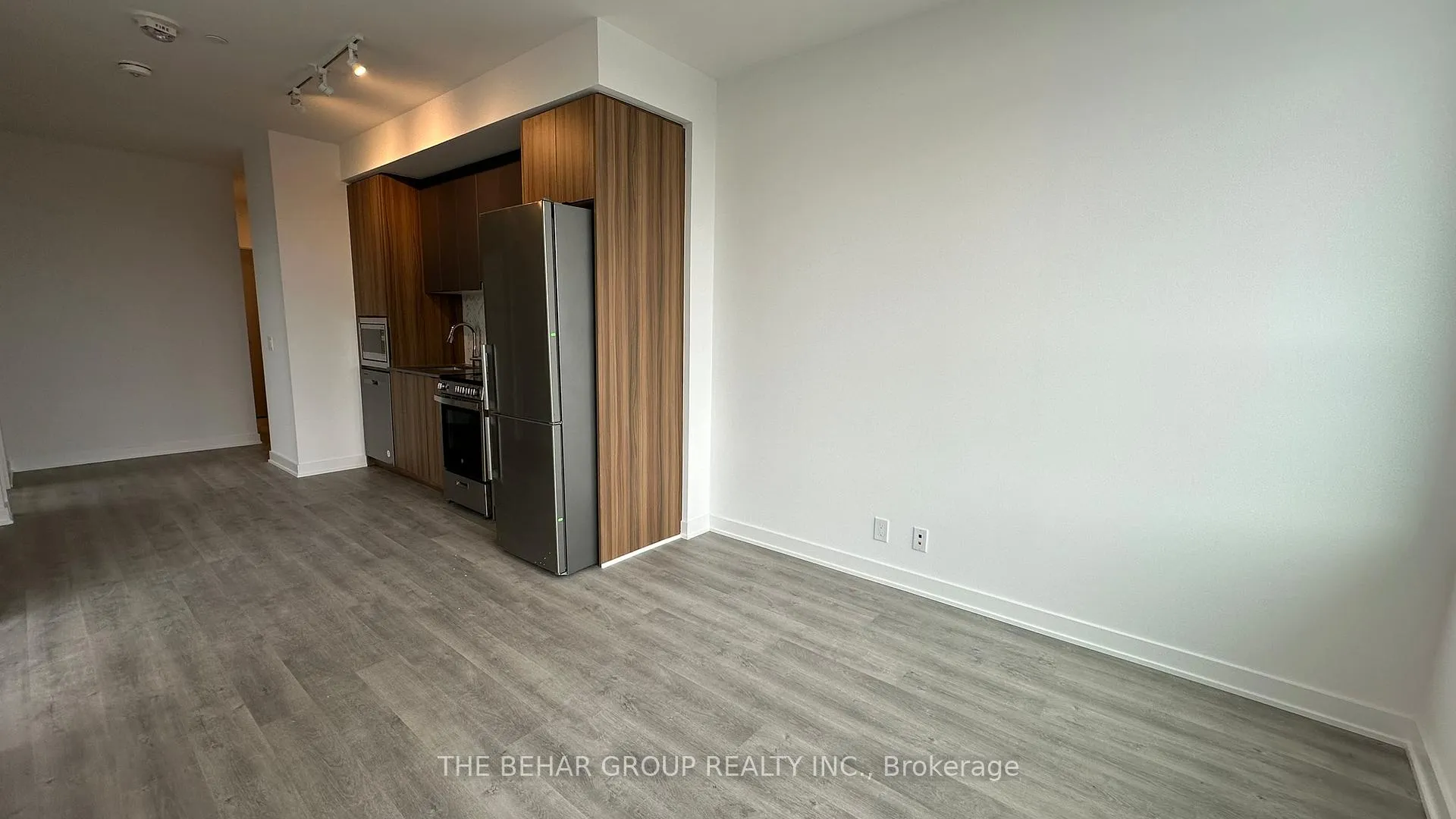 Photo 2 of Unit B-220, 50 Upper Mall Way, Vaughan, Brownridge — HOMEH