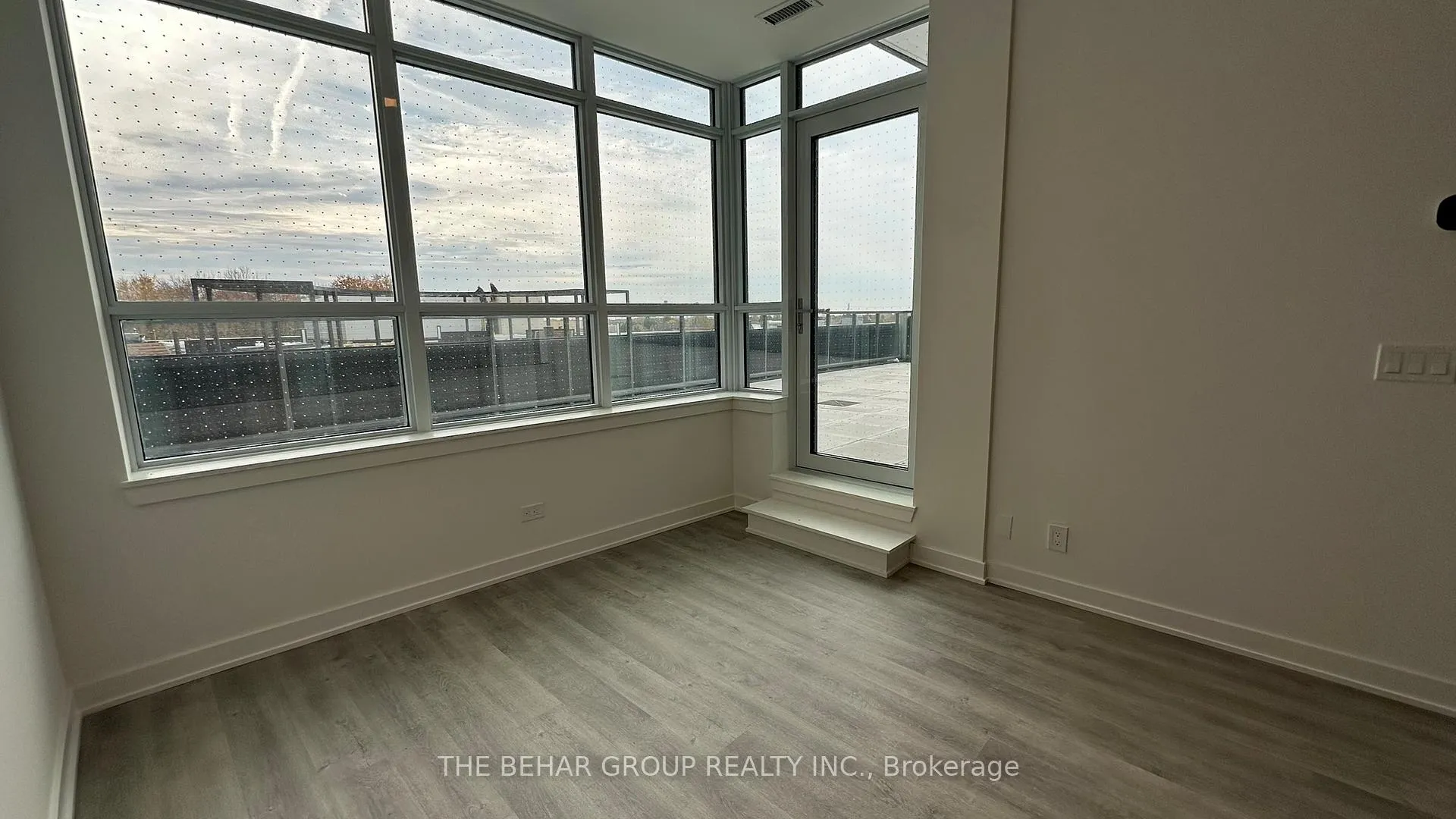 Photo 3 of Unit B-220, 50 Upper Mall Way, Vaughan, Brownridge — HOMEH