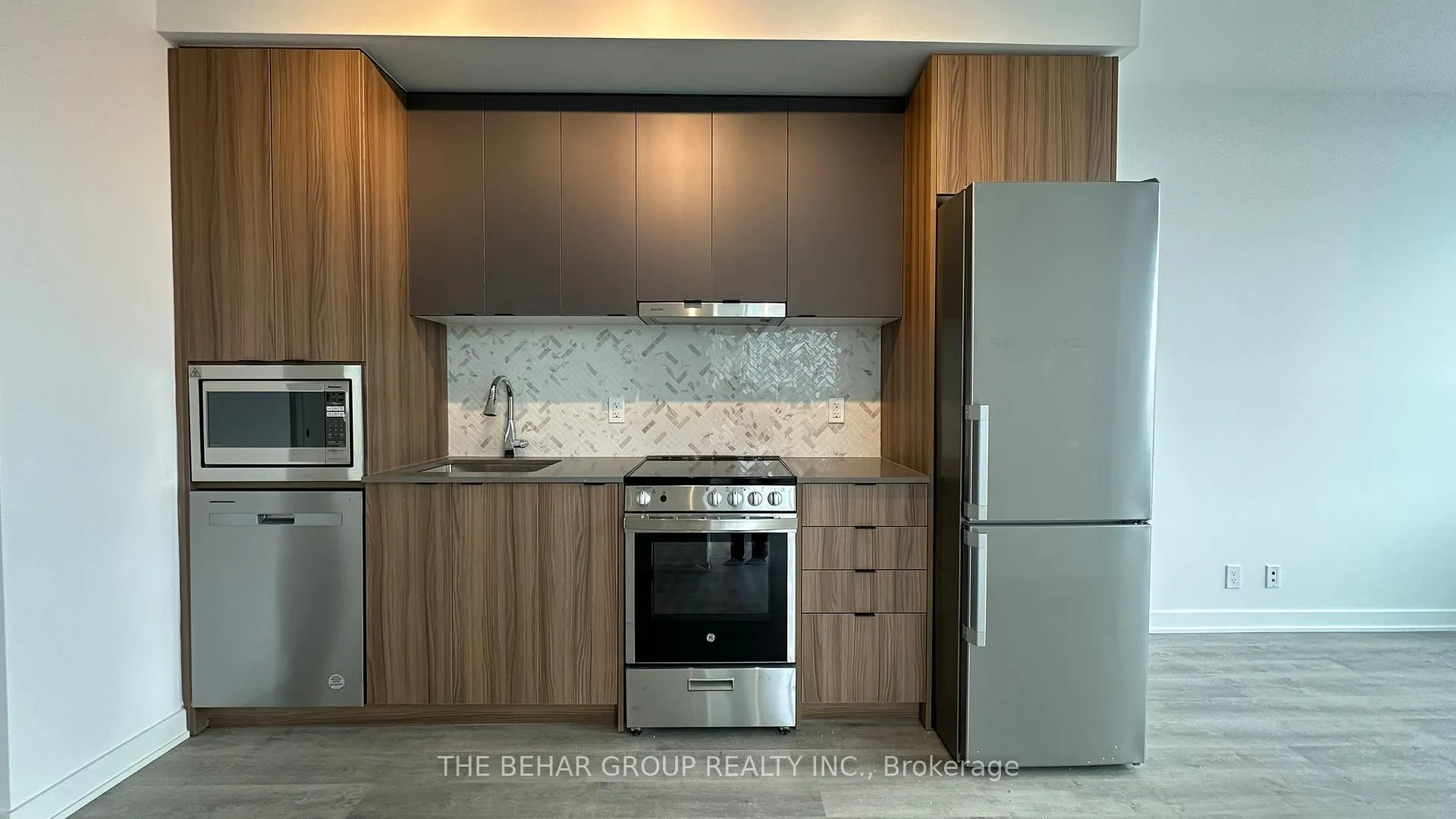 Photo 6 of Unit B-220, 50 Upper Mall Way, Vaughan, Brownridge — HOMEH