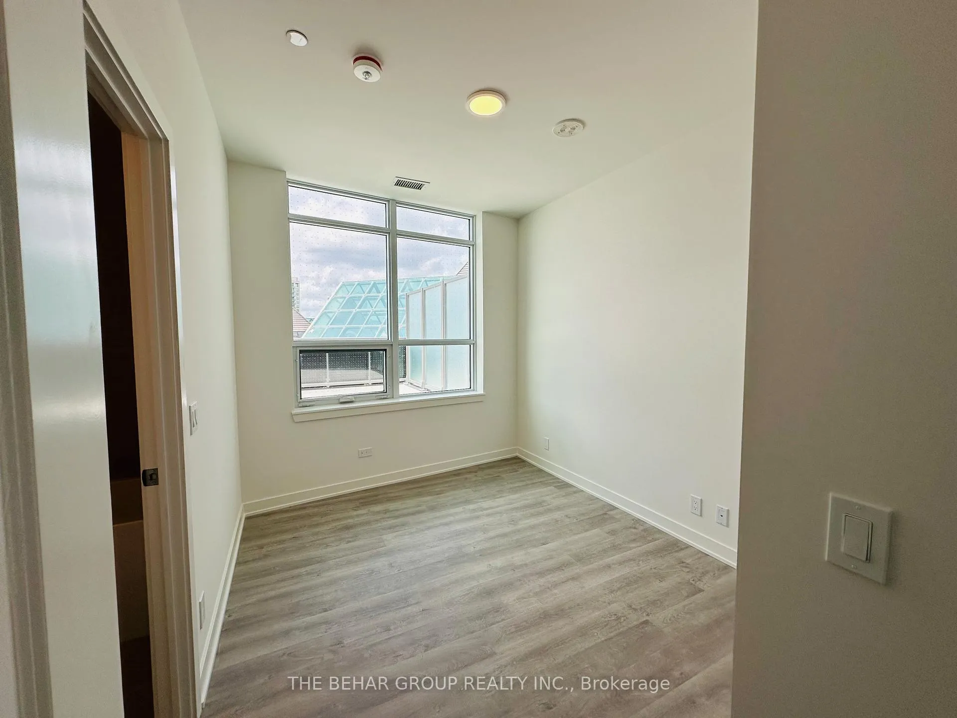 Photo 9 of Unit B-220, 50 Upper Mall Way, Vaughan, Brownridge — HOMEH