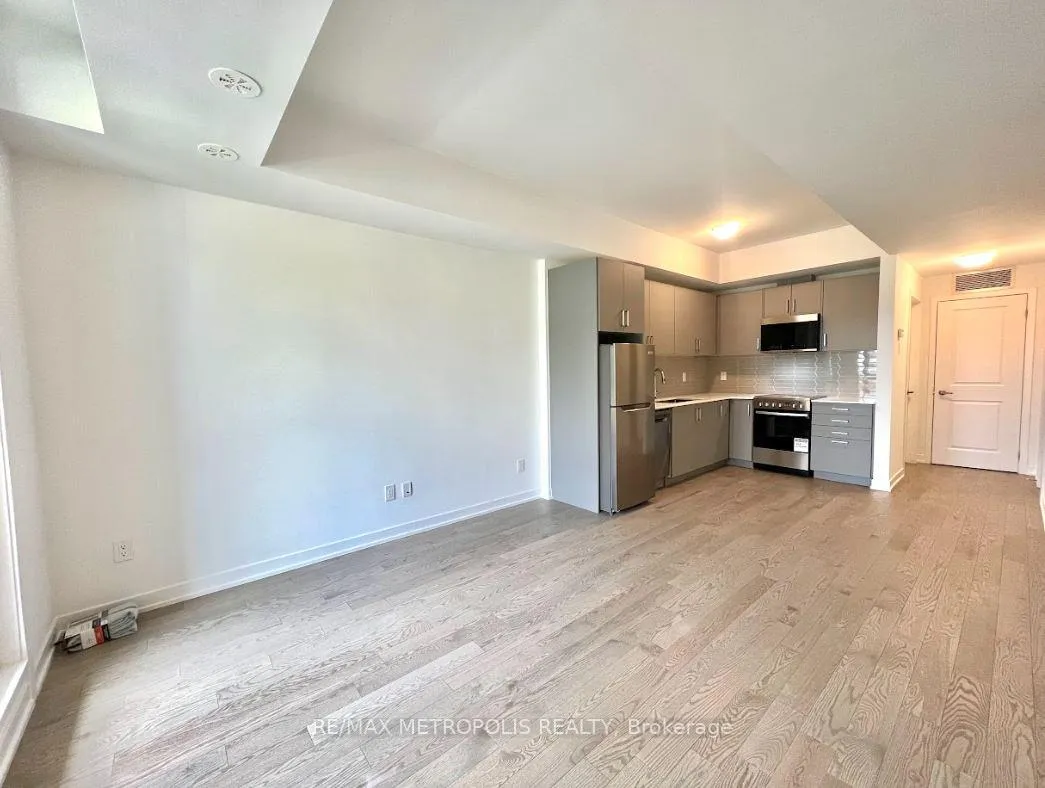 Photo 3 of Unit 3, 8 Marquette Avenue, Toronto, Englemount-Lawrence — HOMEH