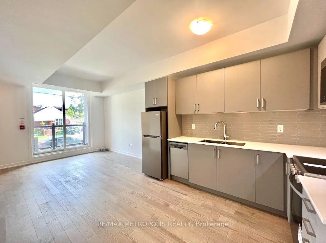Photo 4 of Unit 3, 8 Marquette Avenue, Toronto, Englemount-Lawrence — HOMEH