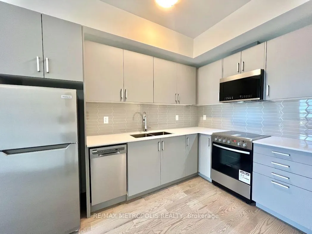 Photo 5 of Unit 3, 8 Marquette Avenue, Toronto, Englemount-Lawrence — HOMEH