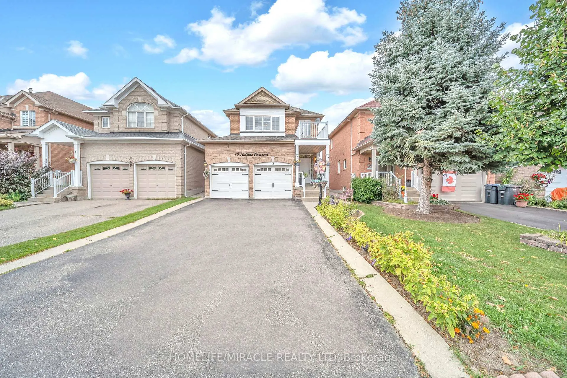Photo 2 of 19 Culture Crescent, Brampton, Fletcher's Creek Village — HOMEH