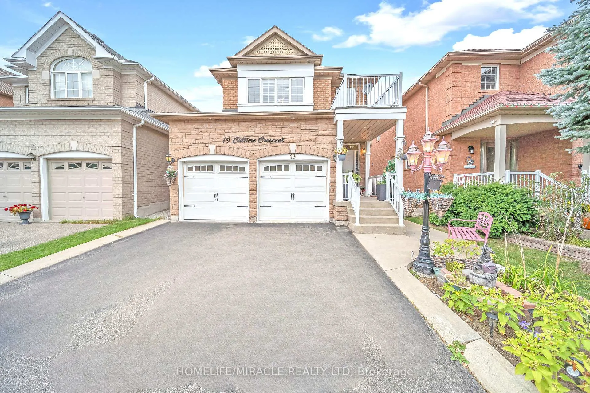 Photo 3 of 19 Culture Crescent, Brampton, Fletcher's Creek Village — HOMEH