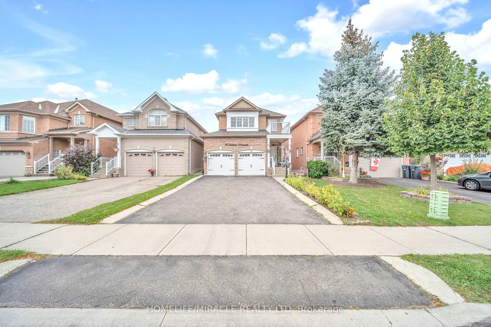 Photo 4 of 19 Culture Crescent, Brampton, Fletcher's Creek Village — HOMEH