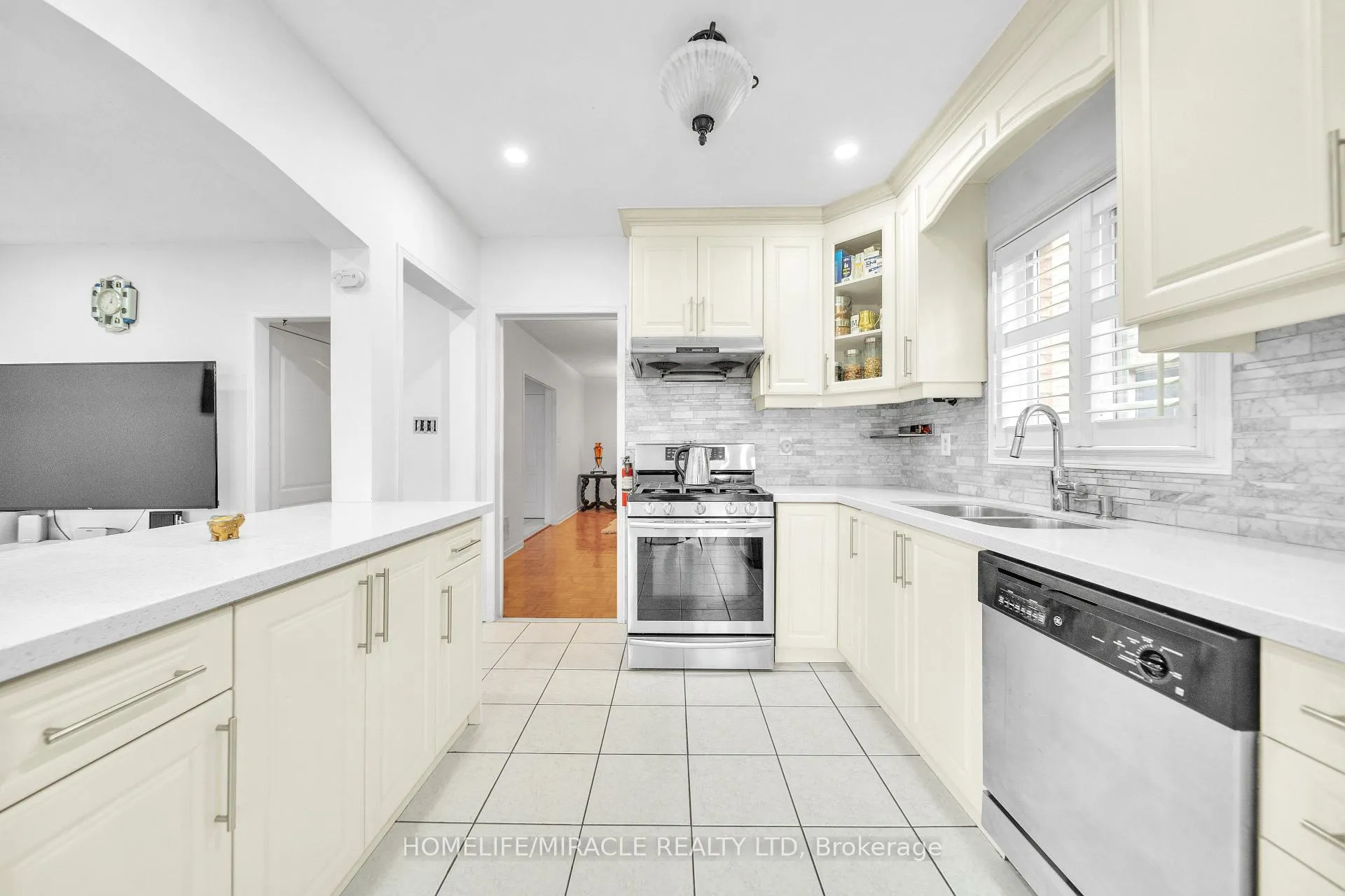 Photo 17 of 19 Culture Crescent, Brampton, Fletcher's Creek Village — HOMEH