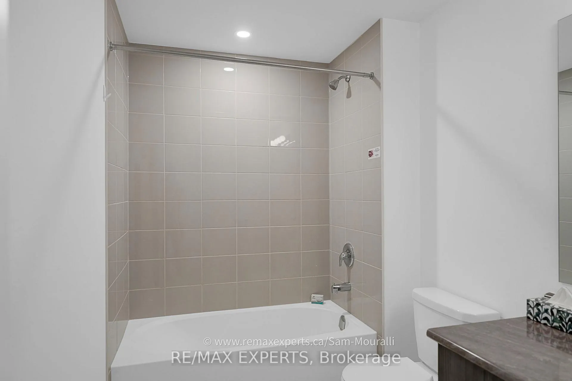 Photo 32 of Unit 207, 6 Spice Way, Barrie, Rural Barrie Southeast — HOMEH