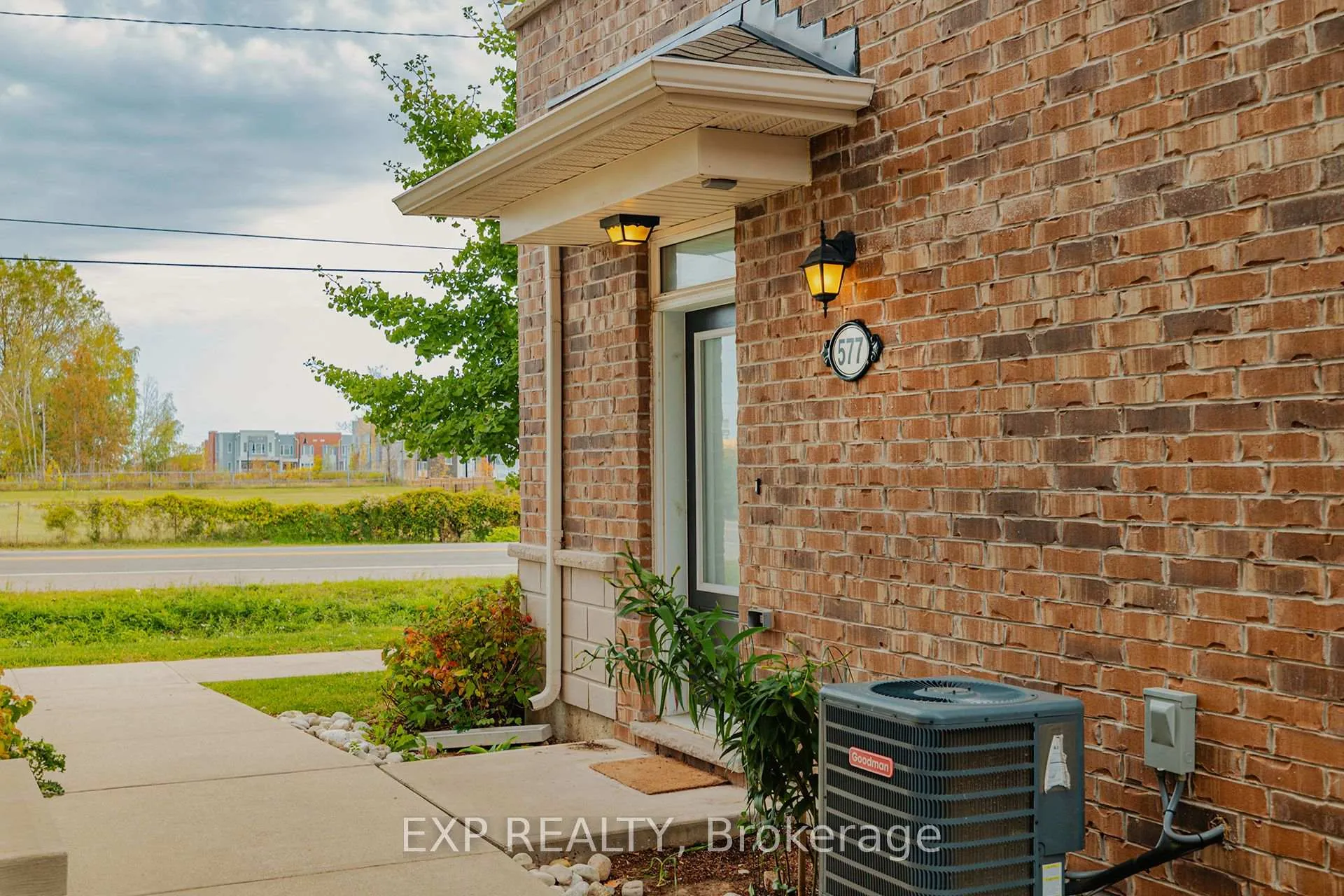 Photo 3 of 577 Goldenrod Lane, Kitchener, Rosenburg — HOMEH