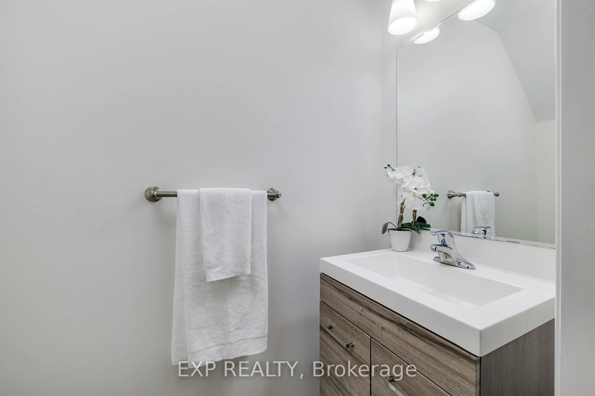 Photo 13 of 577 Goldenrod Lane, Kitchener, Rosenburg — HOMEH