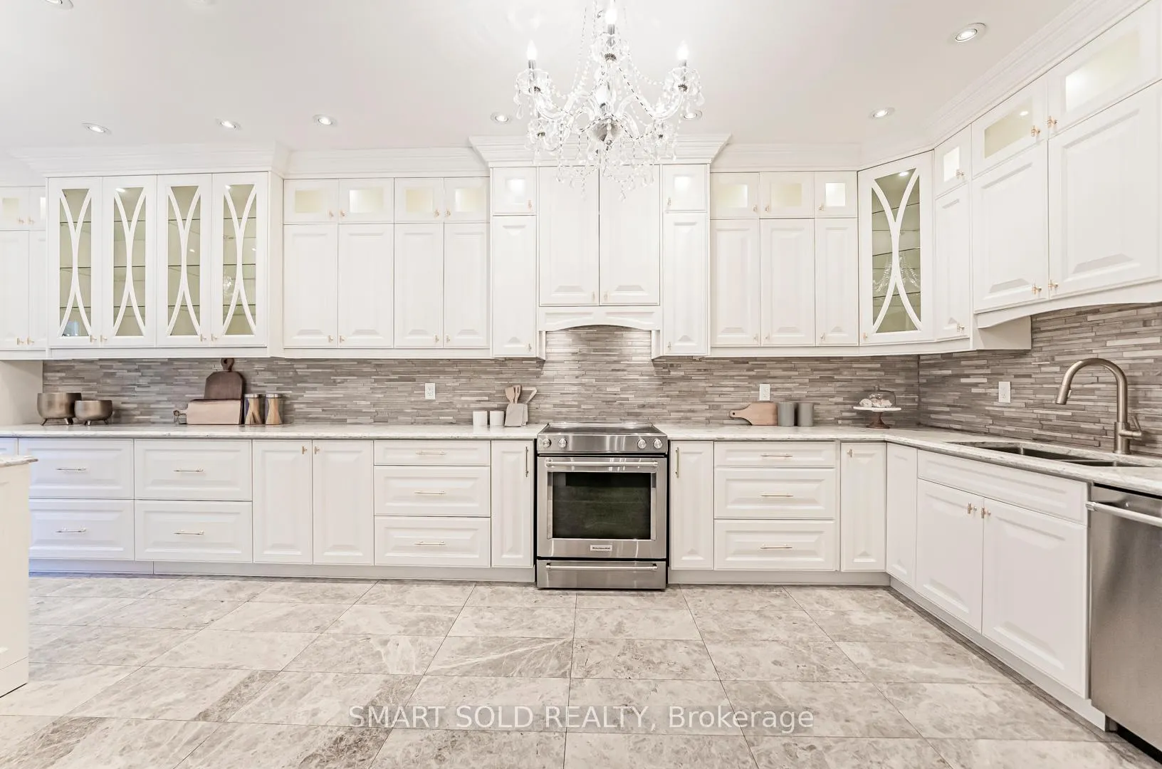 Photo 16 of 193 Autumn Hill Boulevard, Vaughan, Patterson — HOMEH