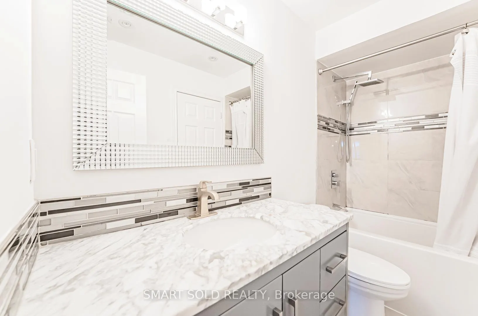 Photo 25 of 193 Autumn Hill Boulevard, Vaughan, Patterson — HOMEH