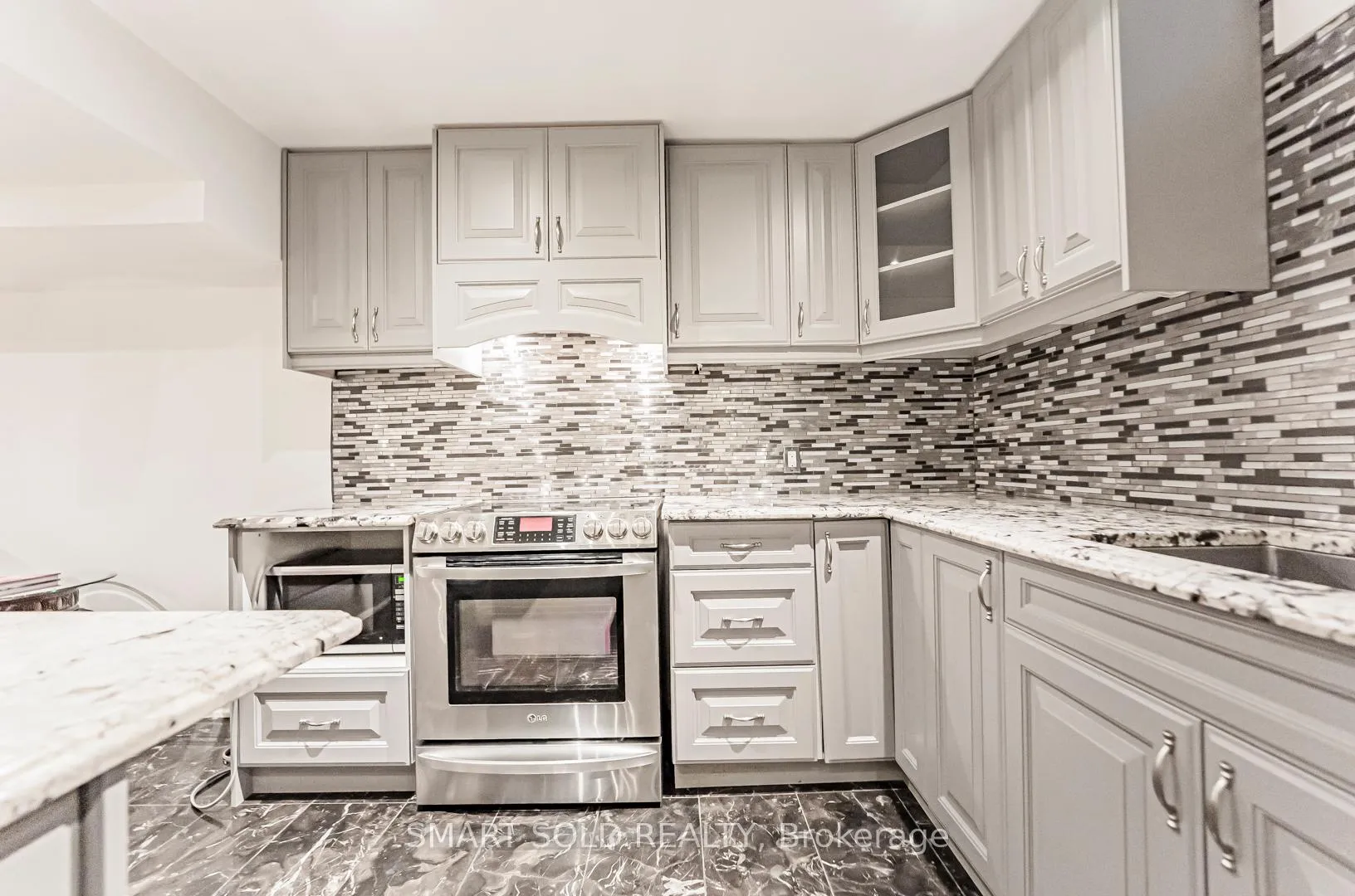 Photo 36 of 193 Autumn Hill Boulevard, Vaughan, Patterson — HOMEH