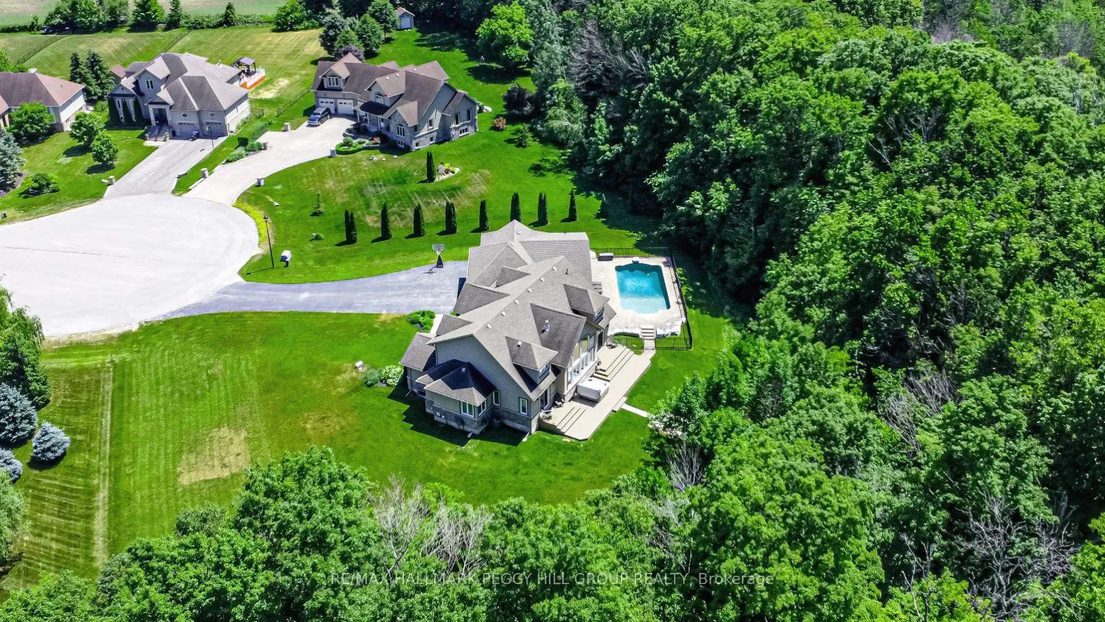 Photo 3 of 2 Sumach Court, Wasaga Beach — HOMEH