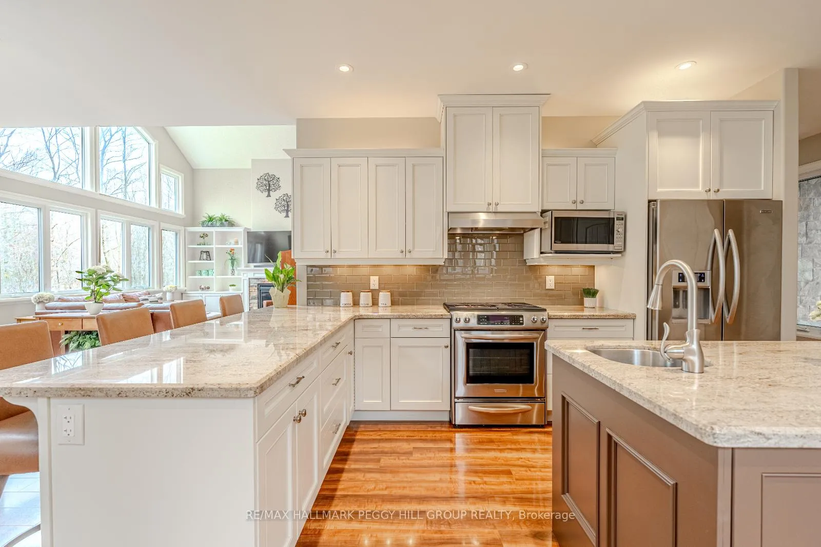 Photo 4 of 2 Sumach Court, Wasaga Beach — HOMEH