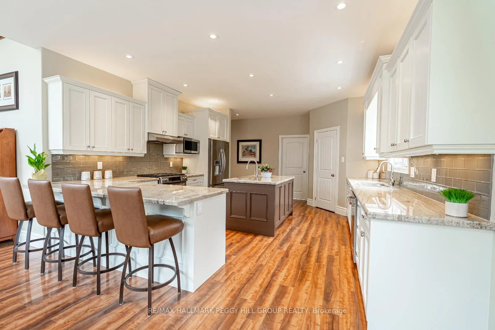Photo 8 of 2 Sumach Court, Wasaga Beach — HOMEH