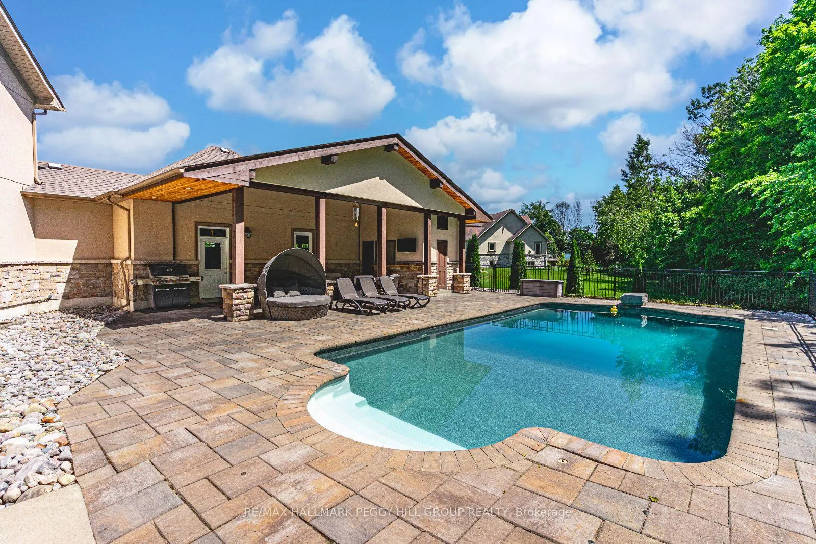 Photo 27 of 2 Sumach Court, Wasaga Beach — HOMEH