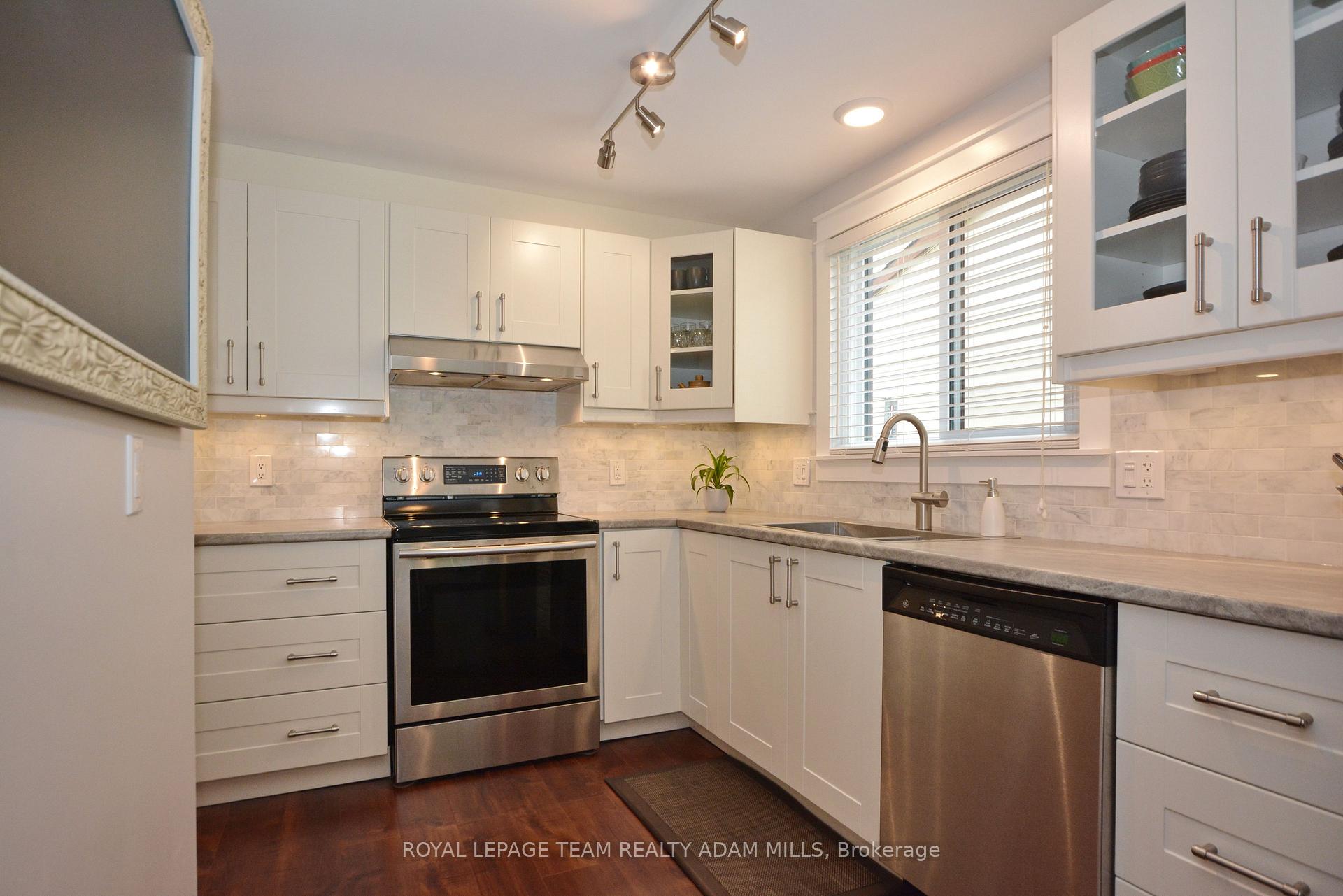 Photo 11 of 12 Aldgate Crescent, Ottawa, Barrhaven - Pheasant Run — HOMEH