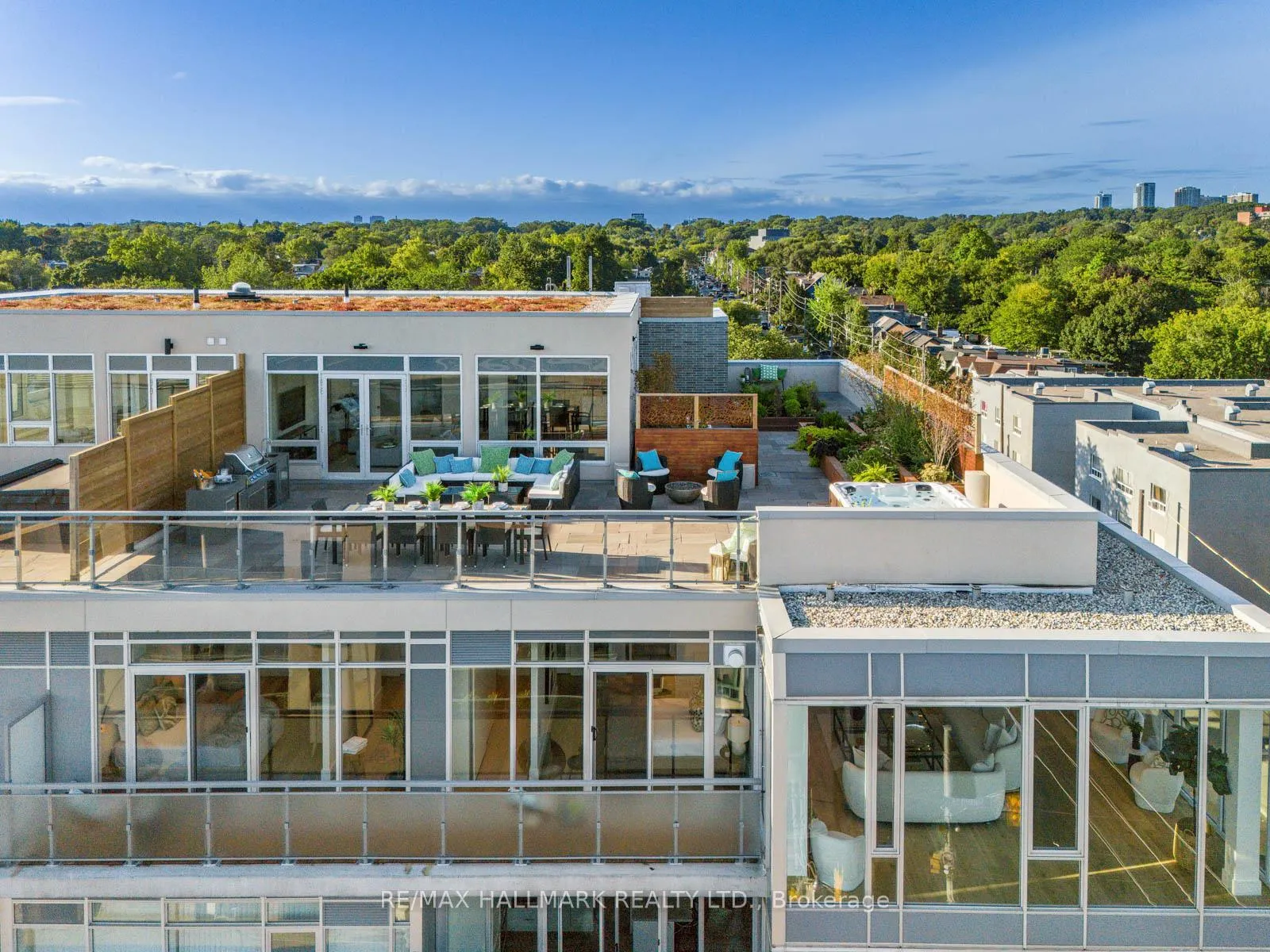 Front of Unit 601, 200 Woodbine Avenue