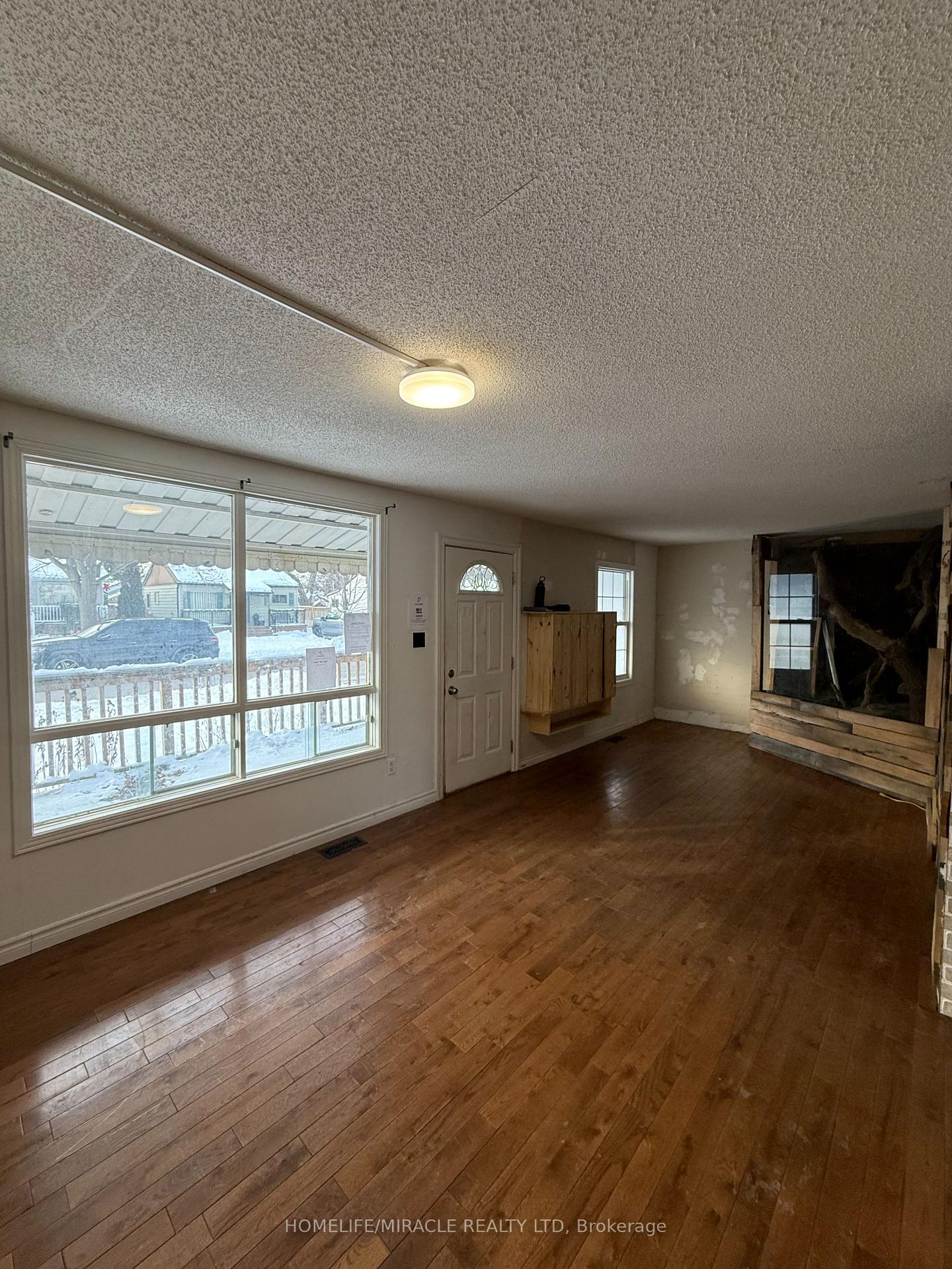 Photo 4 of 6 Beech Street, Ajax, Central — HOMEH