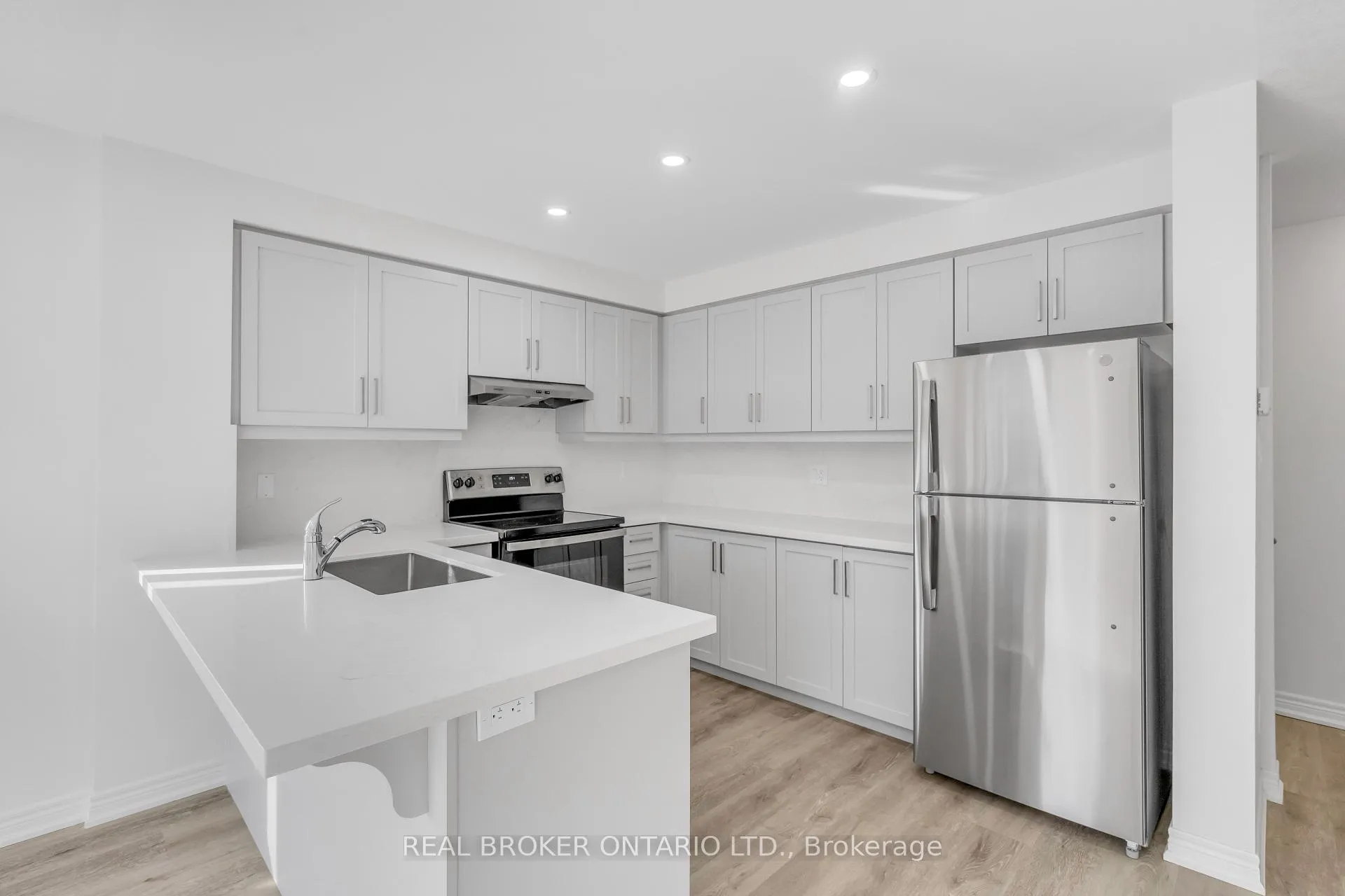 Photo 5 of 78 Dryden Lane, Hamilton, McQuesten — HOMEH