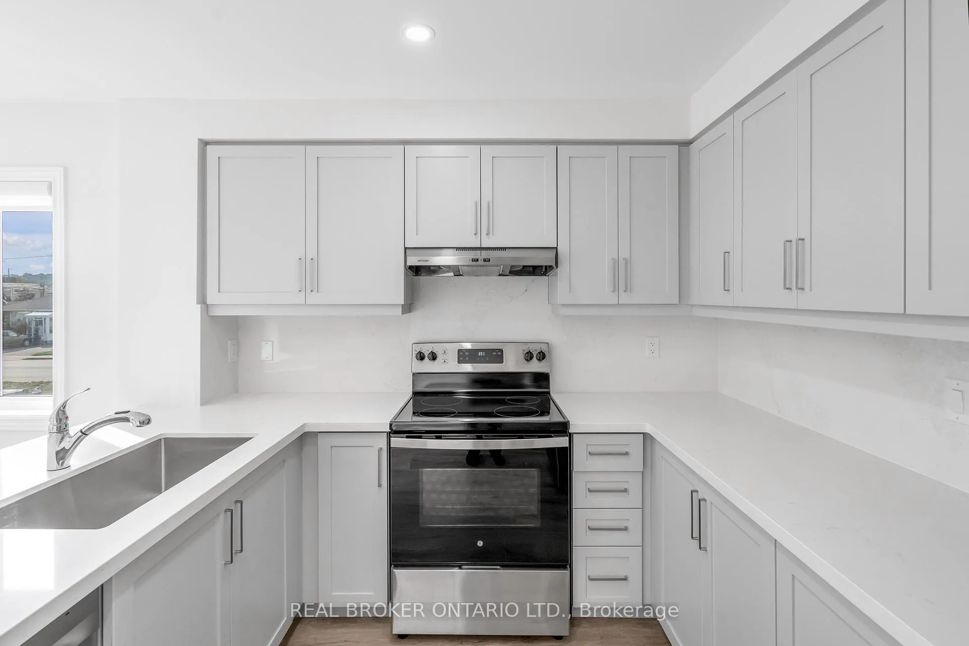 Photo 8 of 78 Dryden Lane, Hamilton, McQuesten — HOMEH
