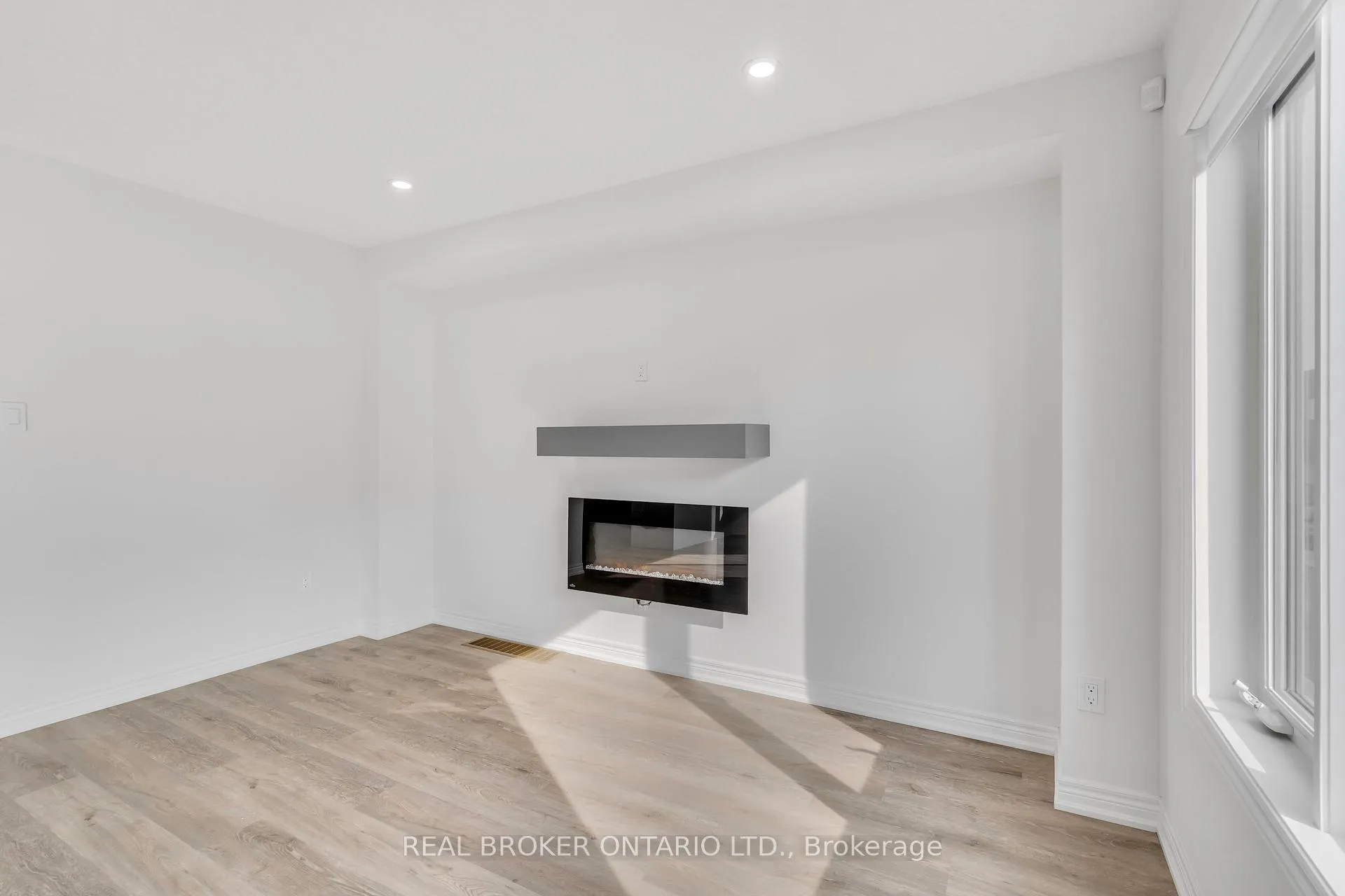 Photo 15 of 78 Dryden Lane, Hamilton, McQuesten — HOMEH