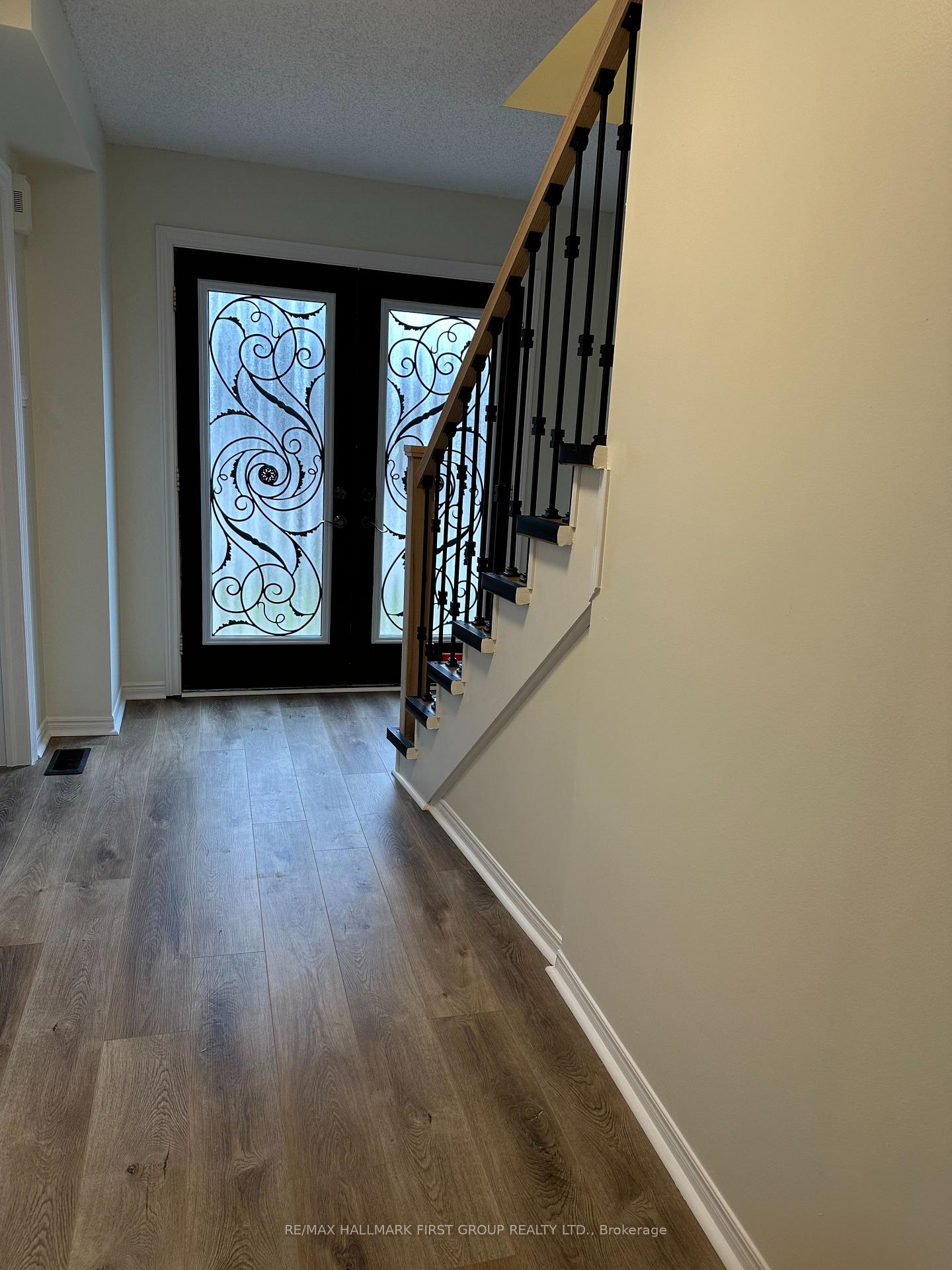 Photo 2 of 53 Strathmanor Drive, Clarington, Bowmanville — HOMEH