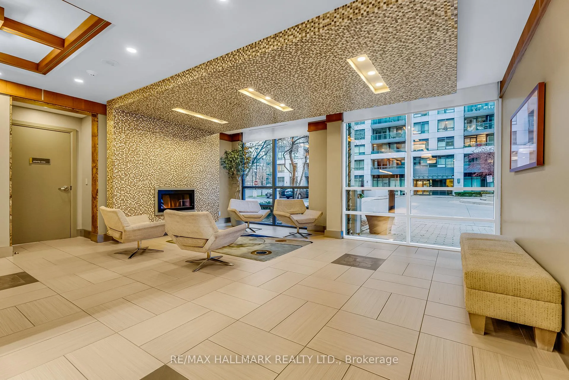 Photo 3 of Unit 703, 32 Clegg Road, Markham, Unionville — HOMEH