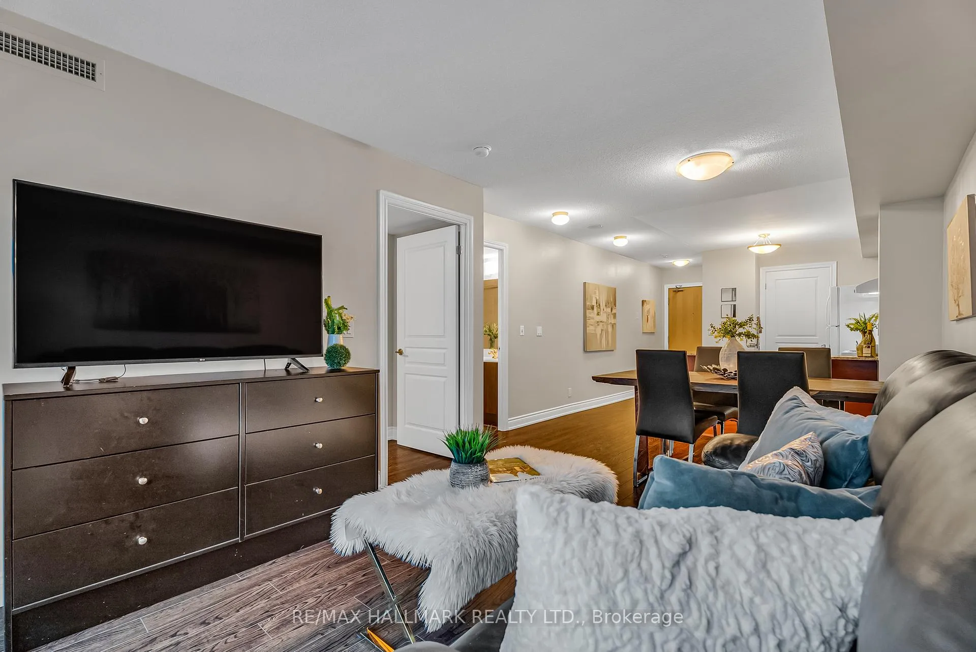 Photo 12 of Unit 703, 32 Clegg Road, Markham, Unionville — HOMEH