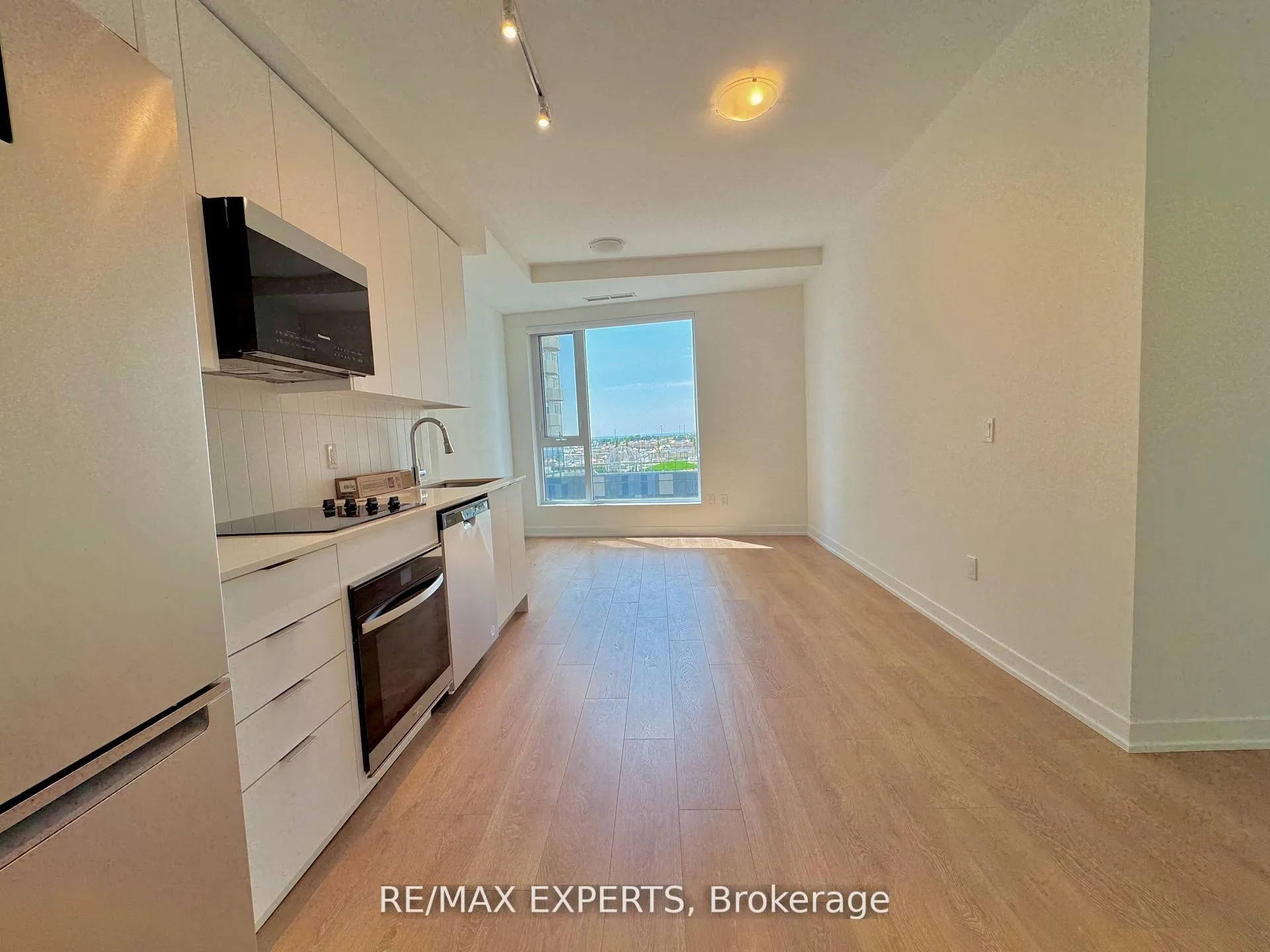 Photo 5 of Unit 605, 474 Caldari Road, Vaughan, Concord — HOMEH