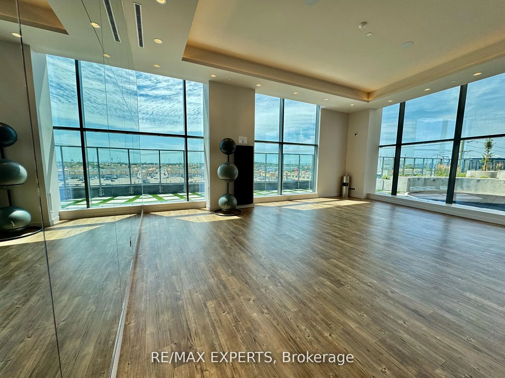 Photo 23 of Unit 605, 474 Caldari Road, Vaughan, Concord — HOMEH
