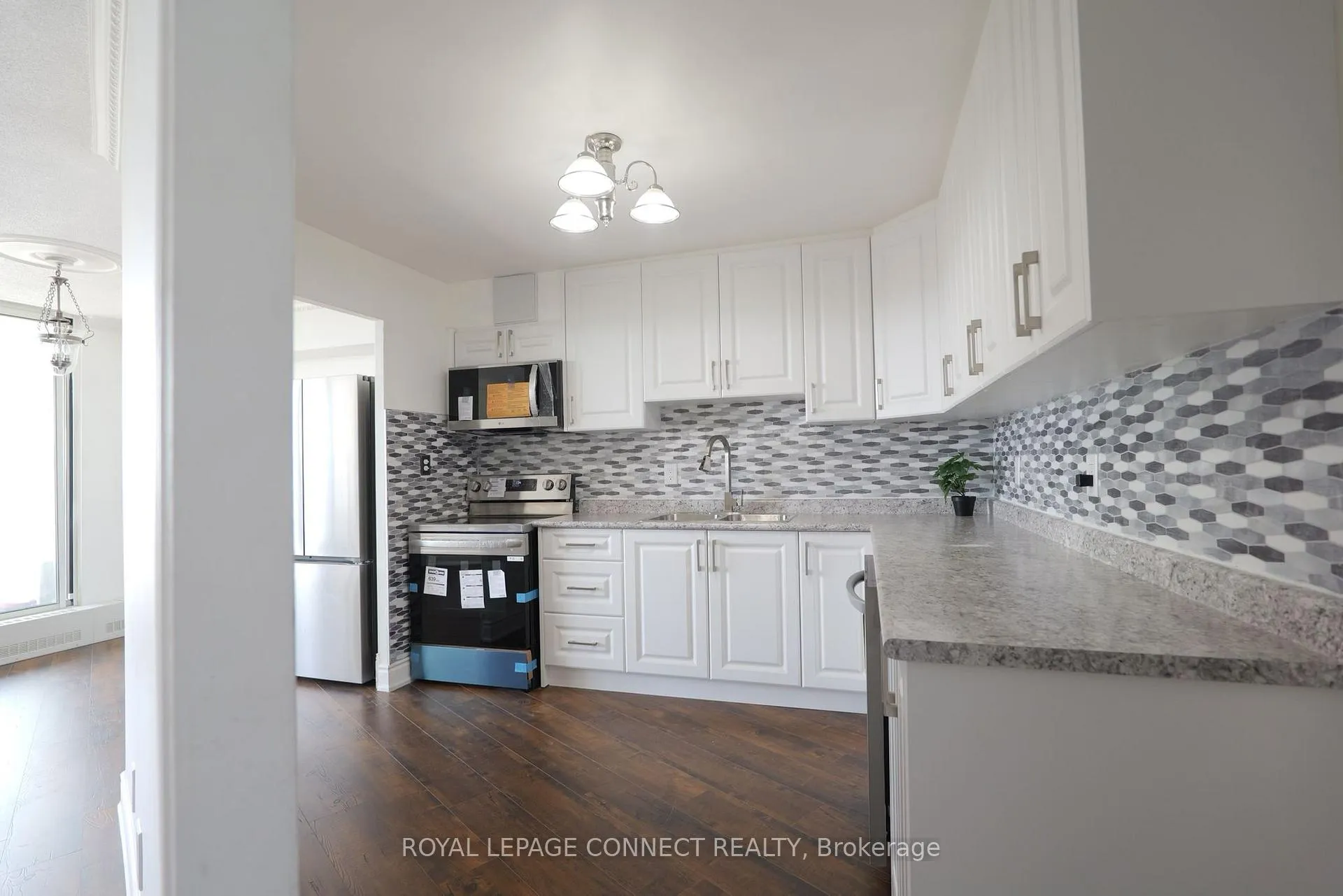 Photo 10 of Unit PH 5, 60 Pavane Linkway, Toronto, Flemingdon Park — HOMEH