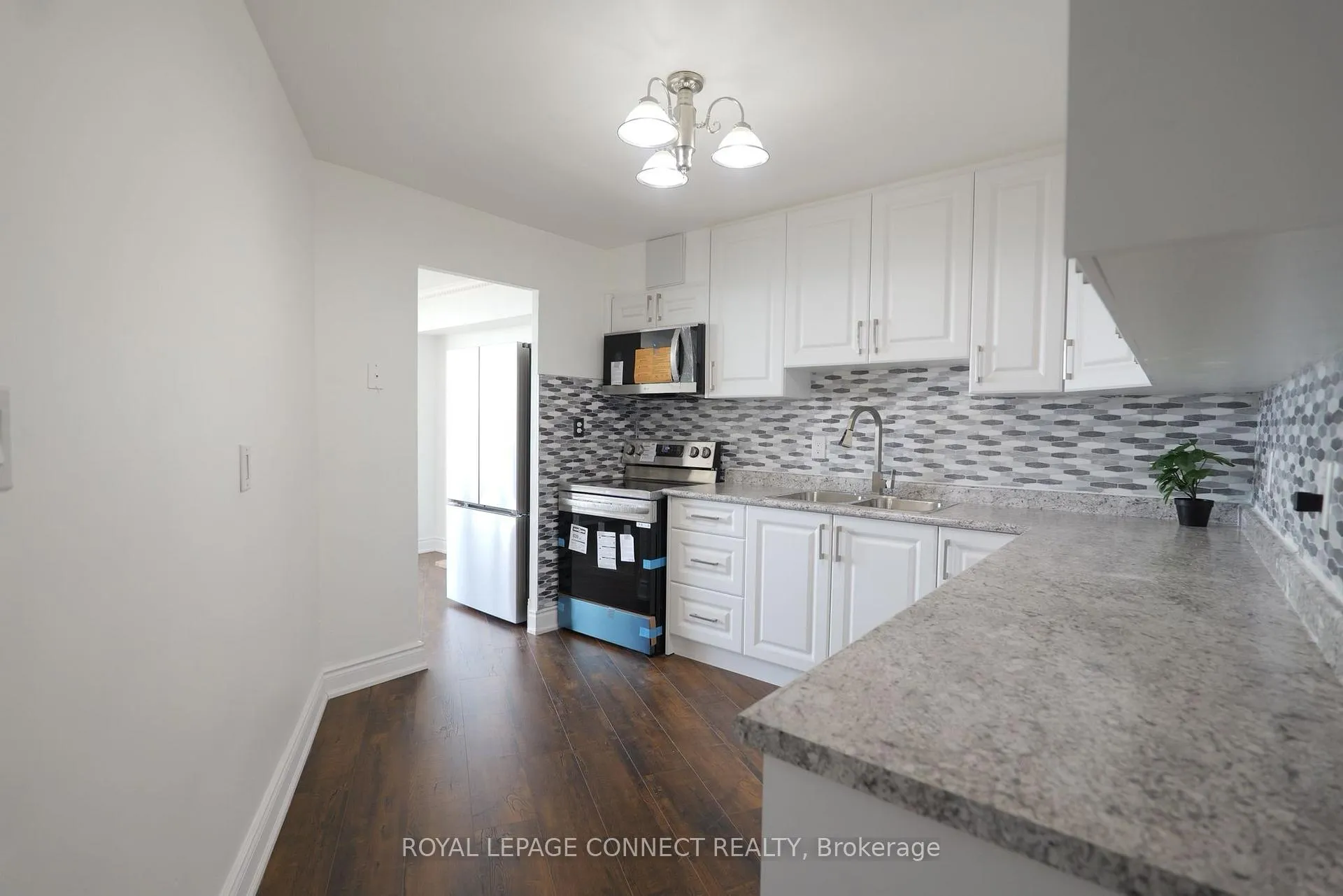 Photo 11 of Unit PH 5, 60 Pavane Linkway, Toronto, Flemingdon Park — HOMEH