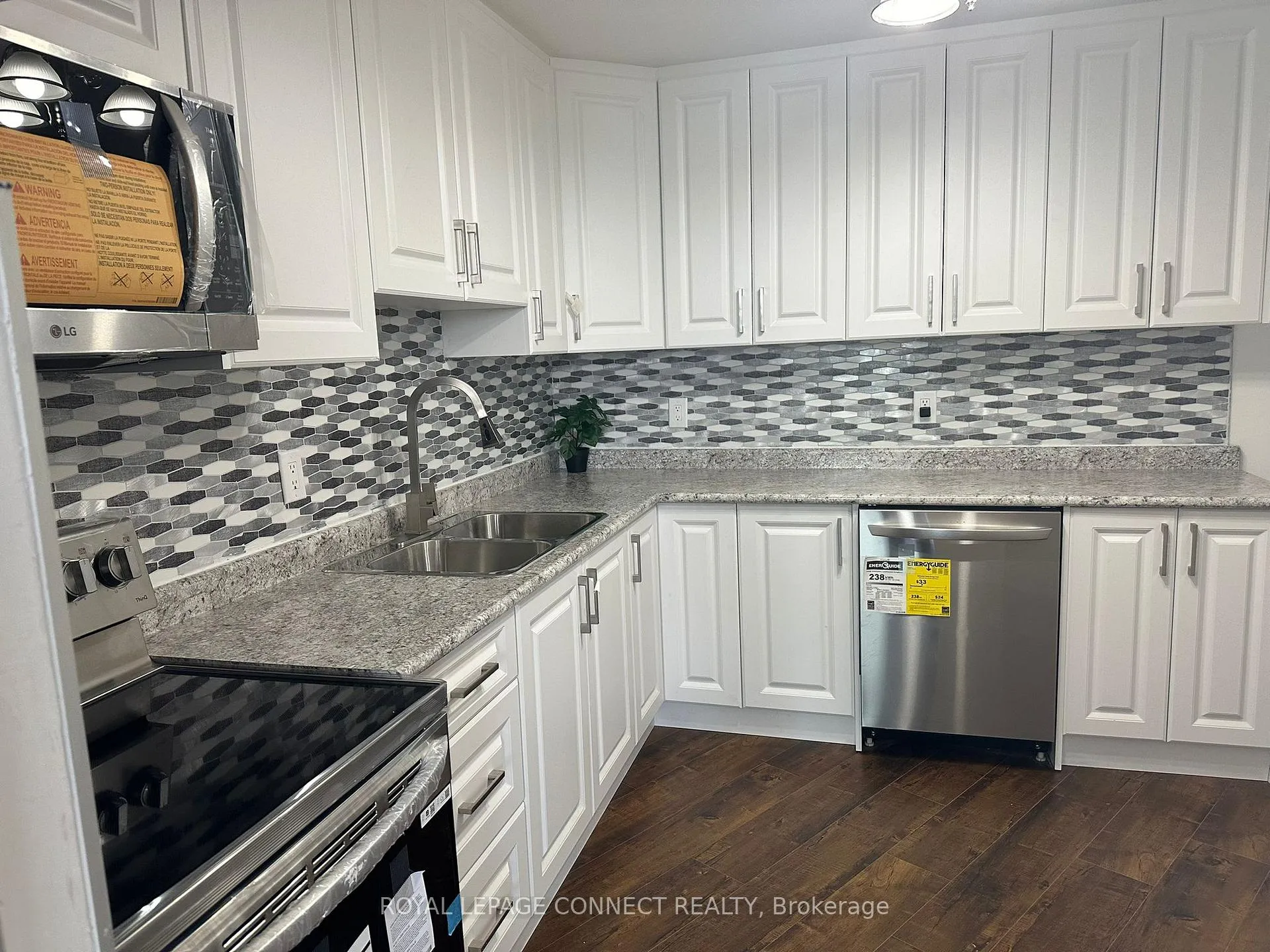 Photo 13 of Unit PH 5, 60 Pavane Linkway, Toronto, Flemingdon Park — HOMEH
